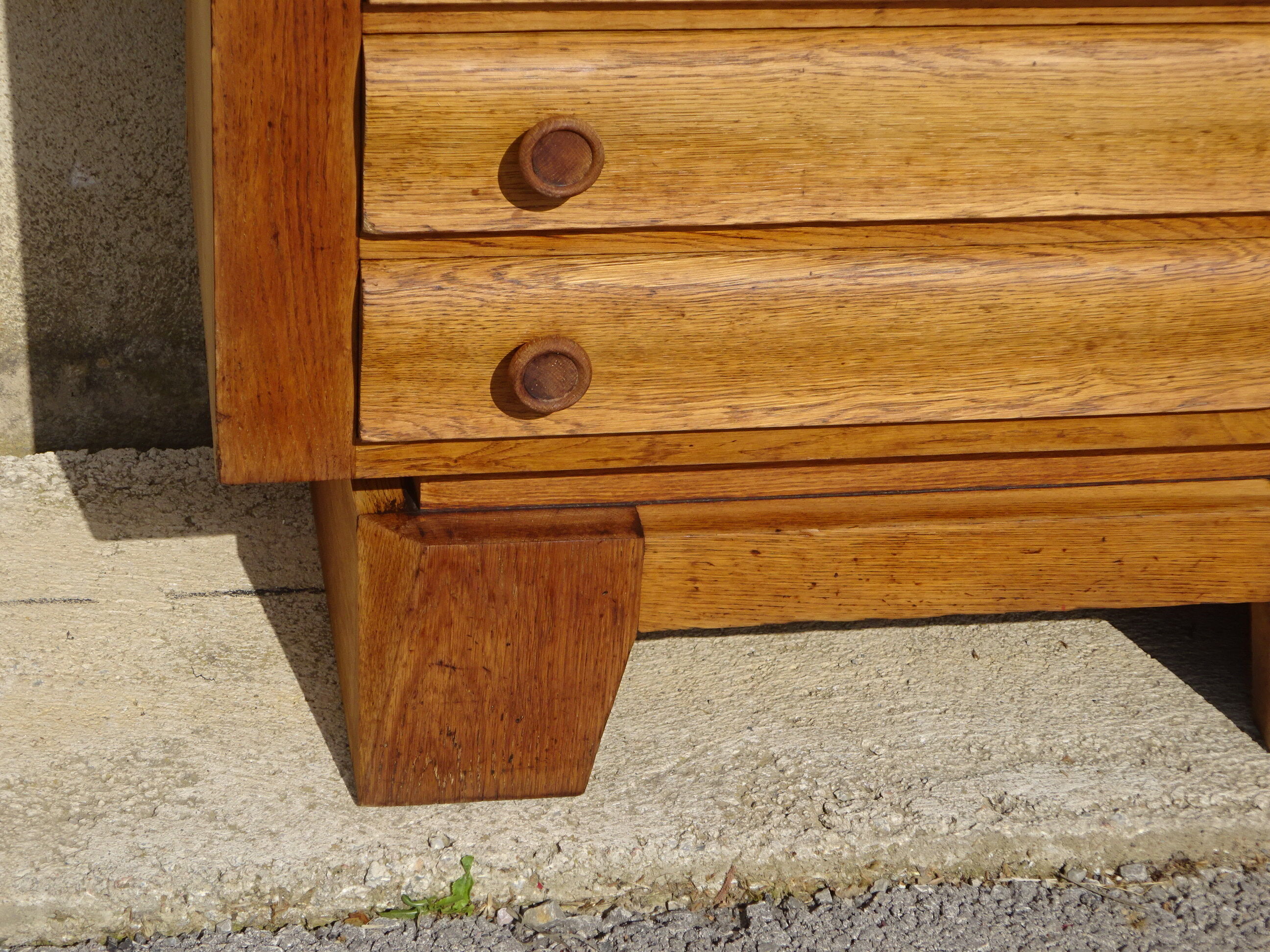 Old oak chest of drawers