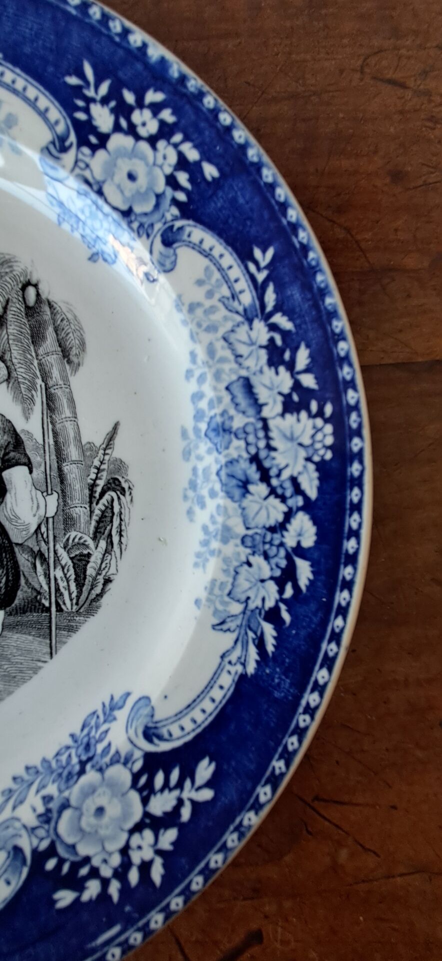Orientalist plate U&C Sarreguemines. Gold medal 1844