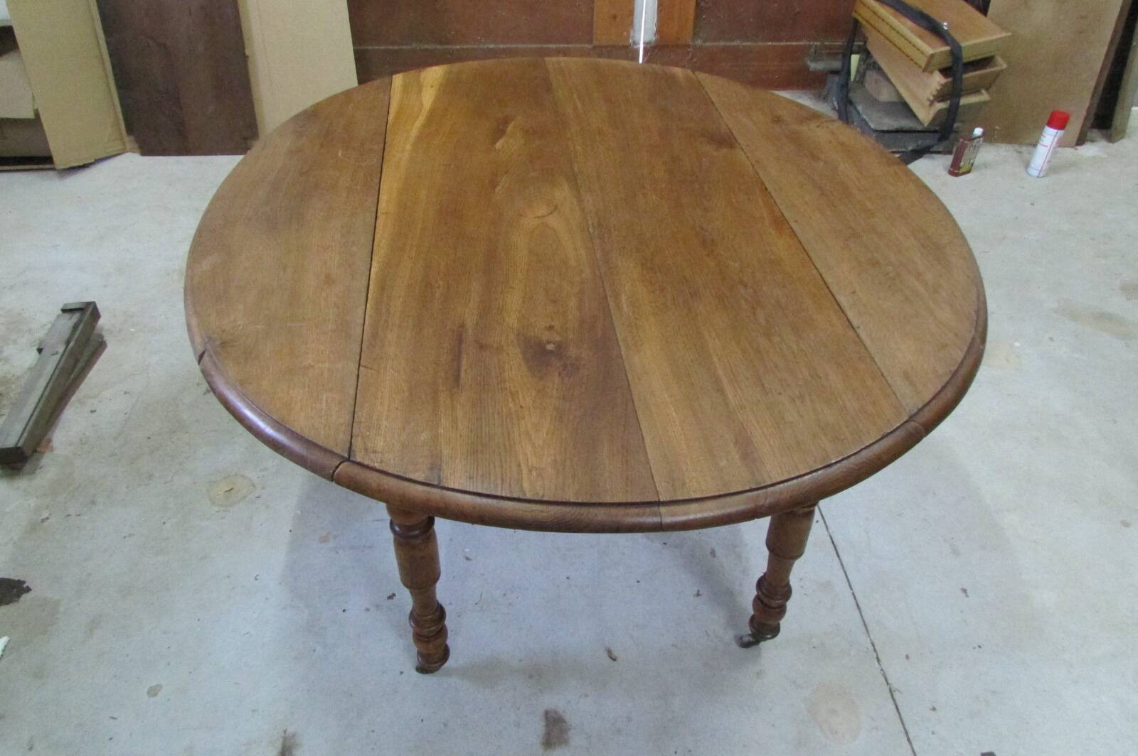 Round kitchen table with shutters in solid oak, 1900