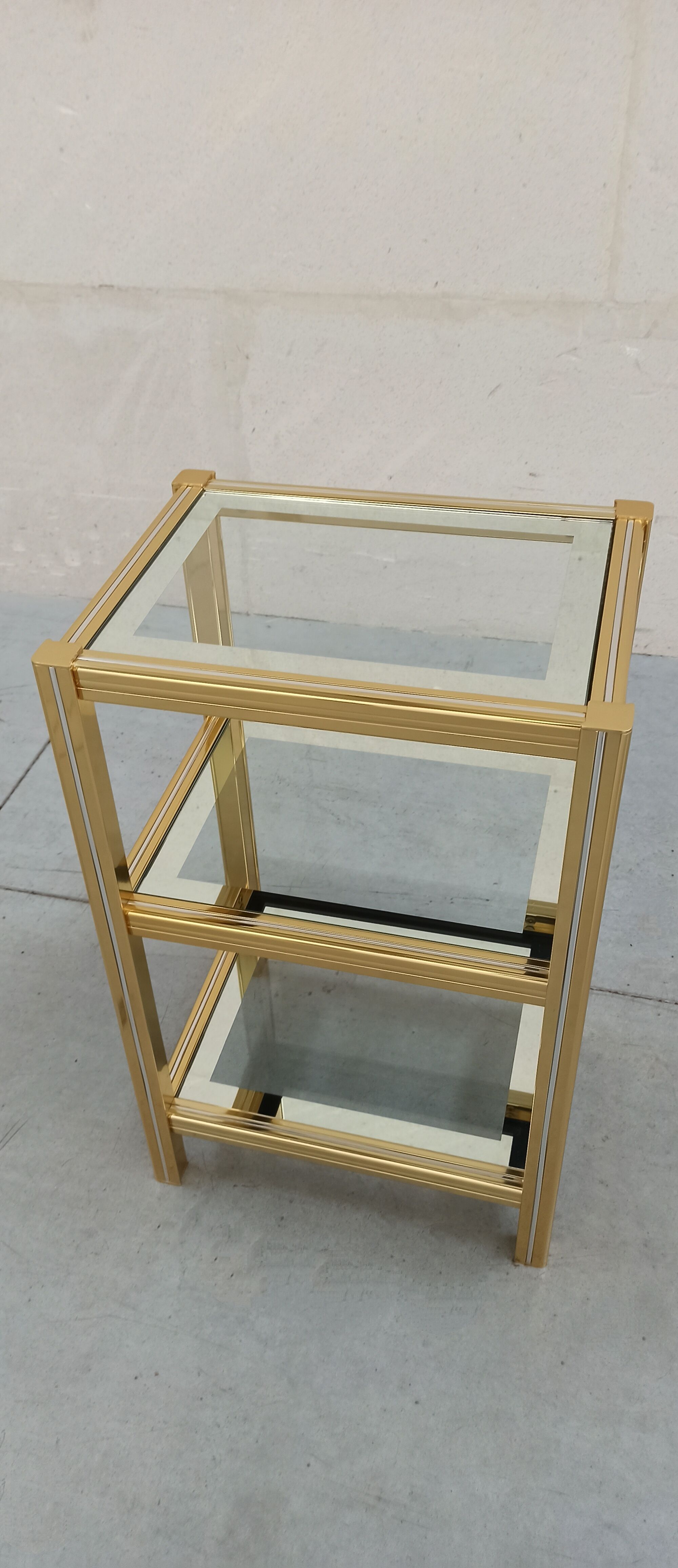 70's design fifth wheel shelf