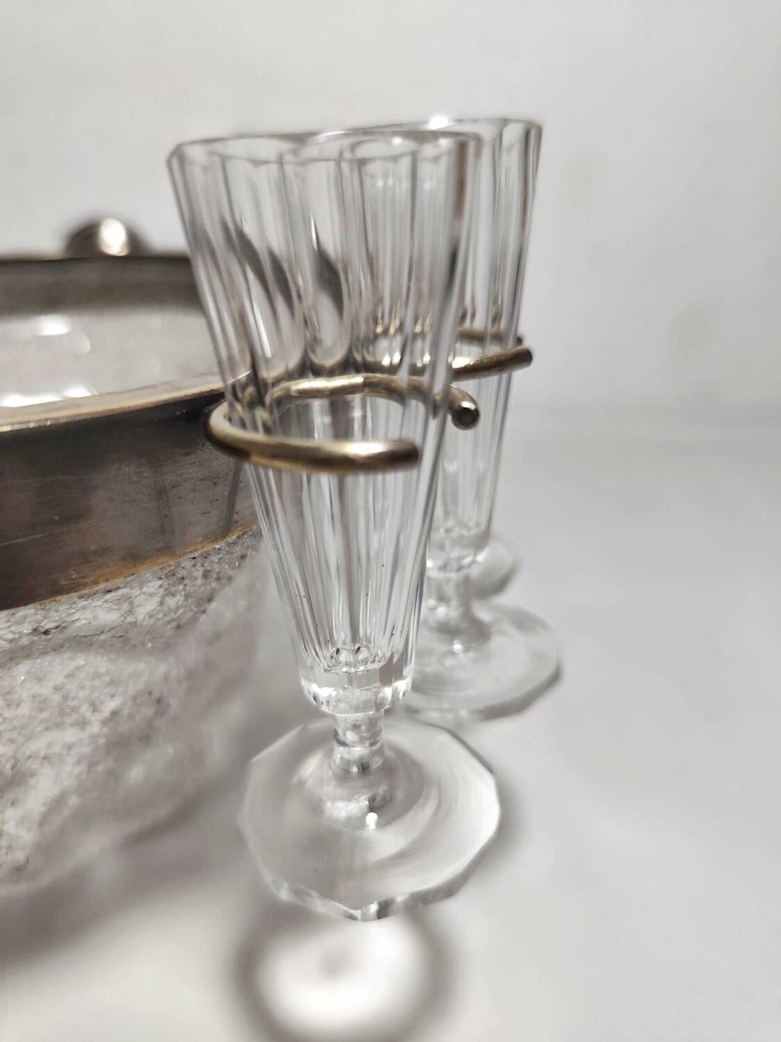 Seau à glace en verre avec douze coupes. Espagne, années 1950.
