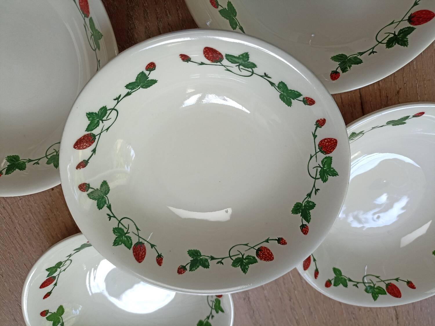 Gien strawberry cups