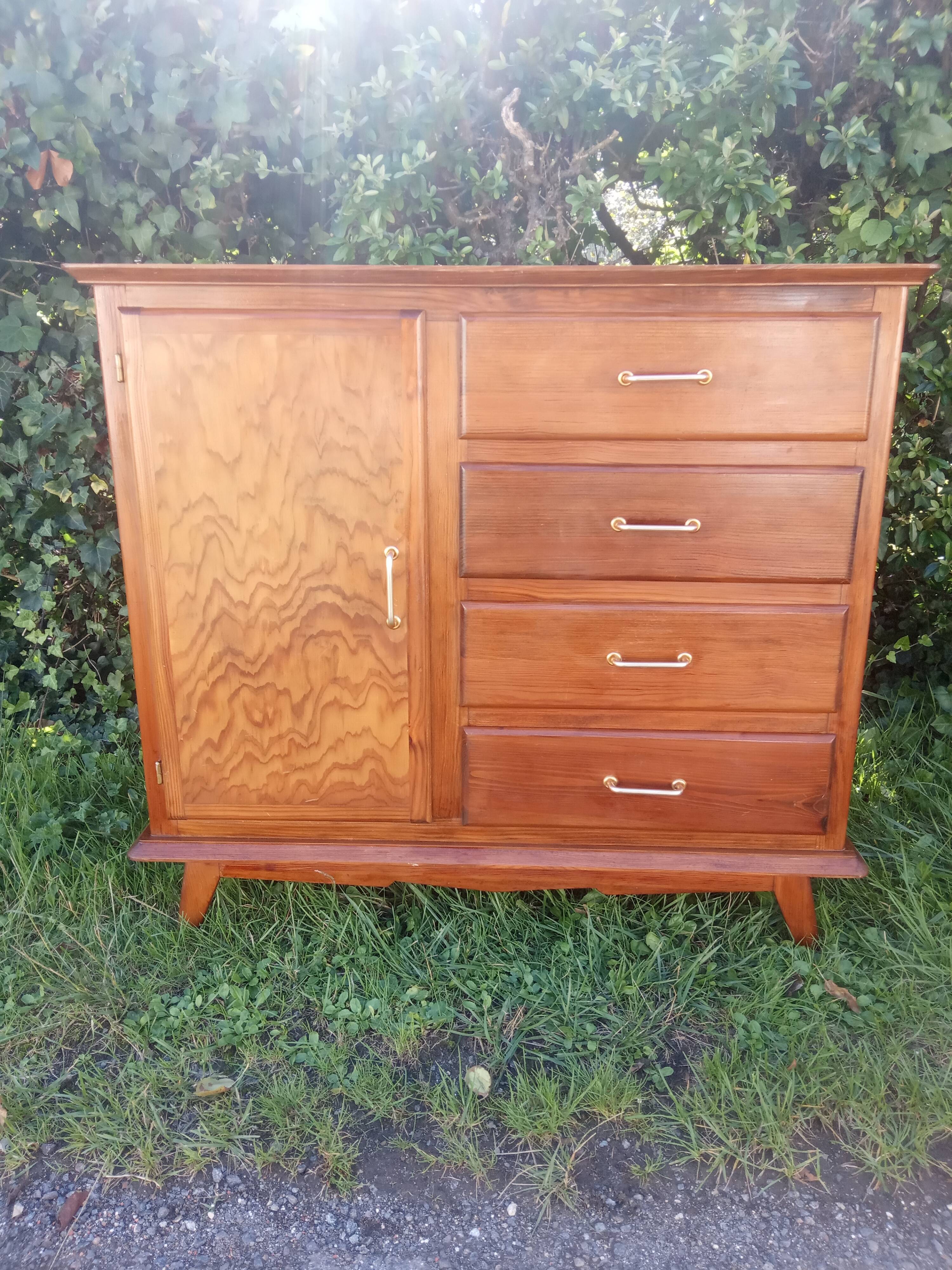 Vintage chest of drawers