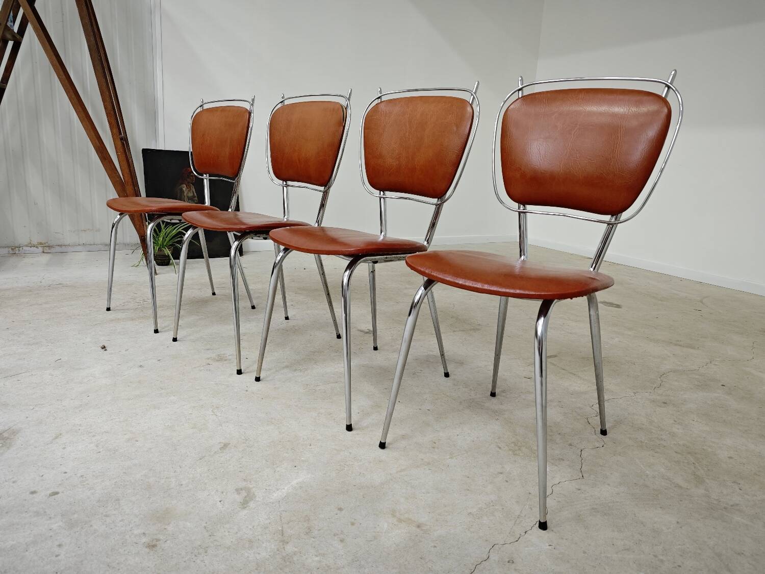 Set of 4 French chairs in camel brown imitation leather and chrome 1960