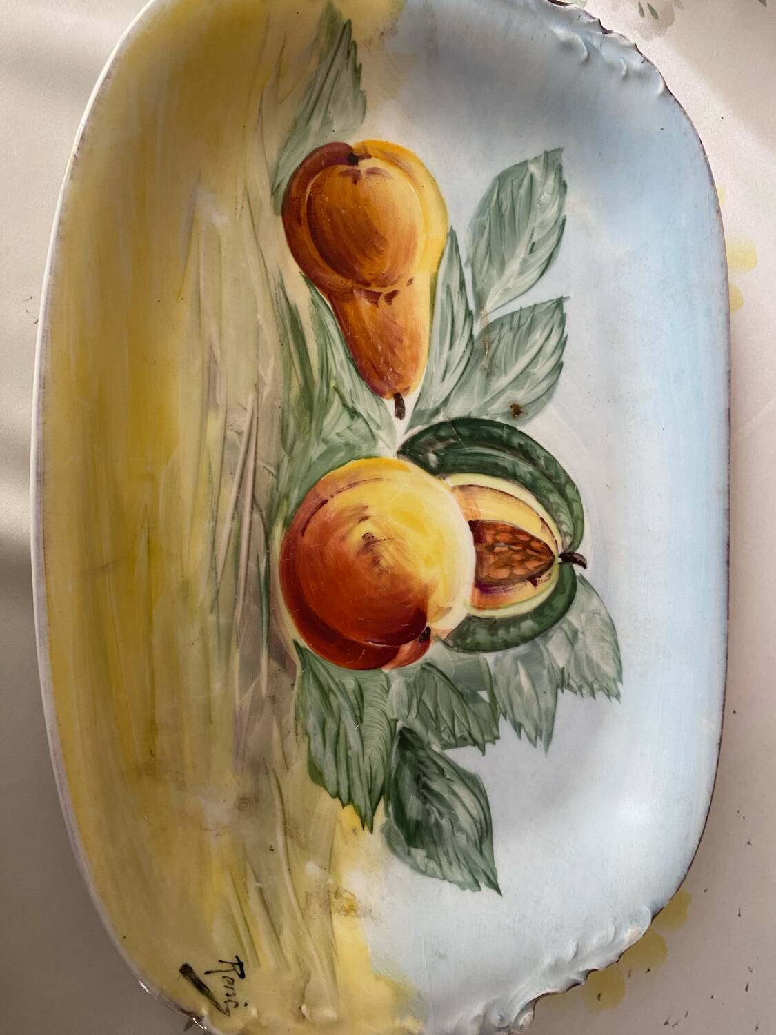Presentation dish signed by René