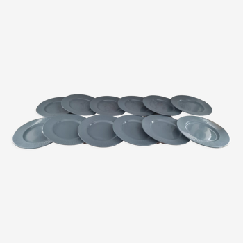 Lot de 12 assiettes plates en céramique bleu gris marli strié en relief