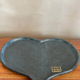 Heart-shaped empty pocket