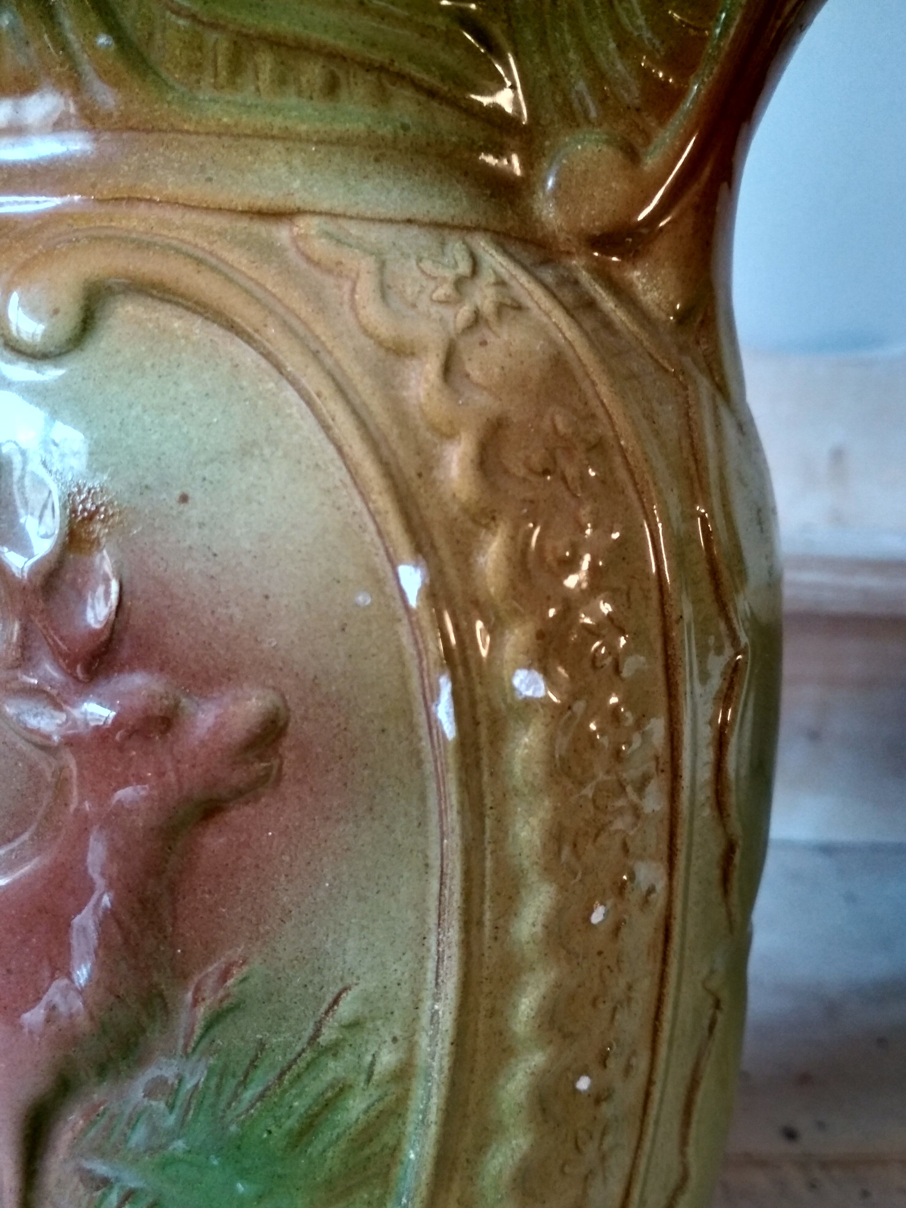 Pichet, barbotine à décor de biche et cerf