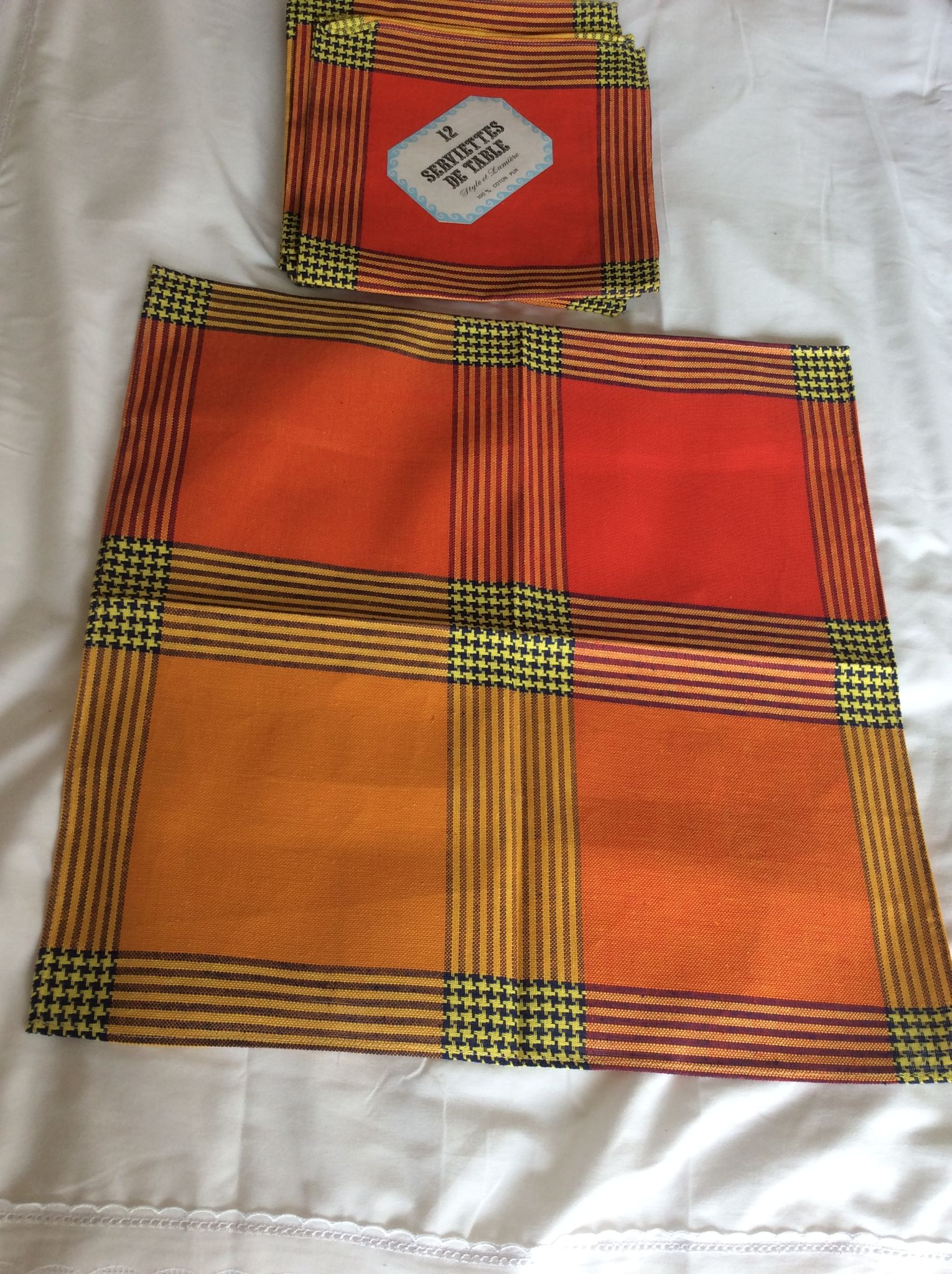 Set of 12 & 2 napkins