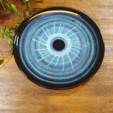 Plate with color effects in blue