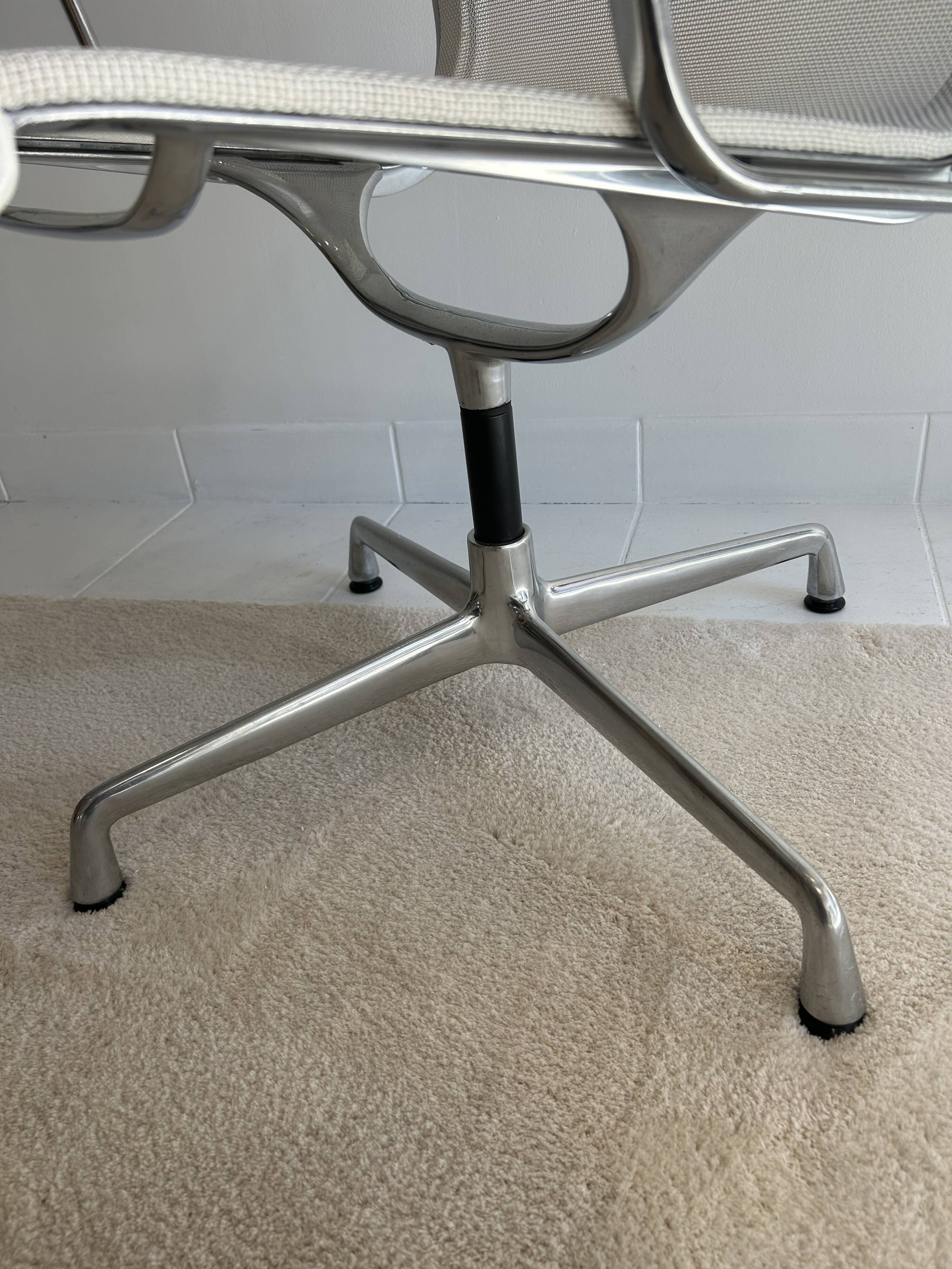 Eames EA108 swivel chair Vitra