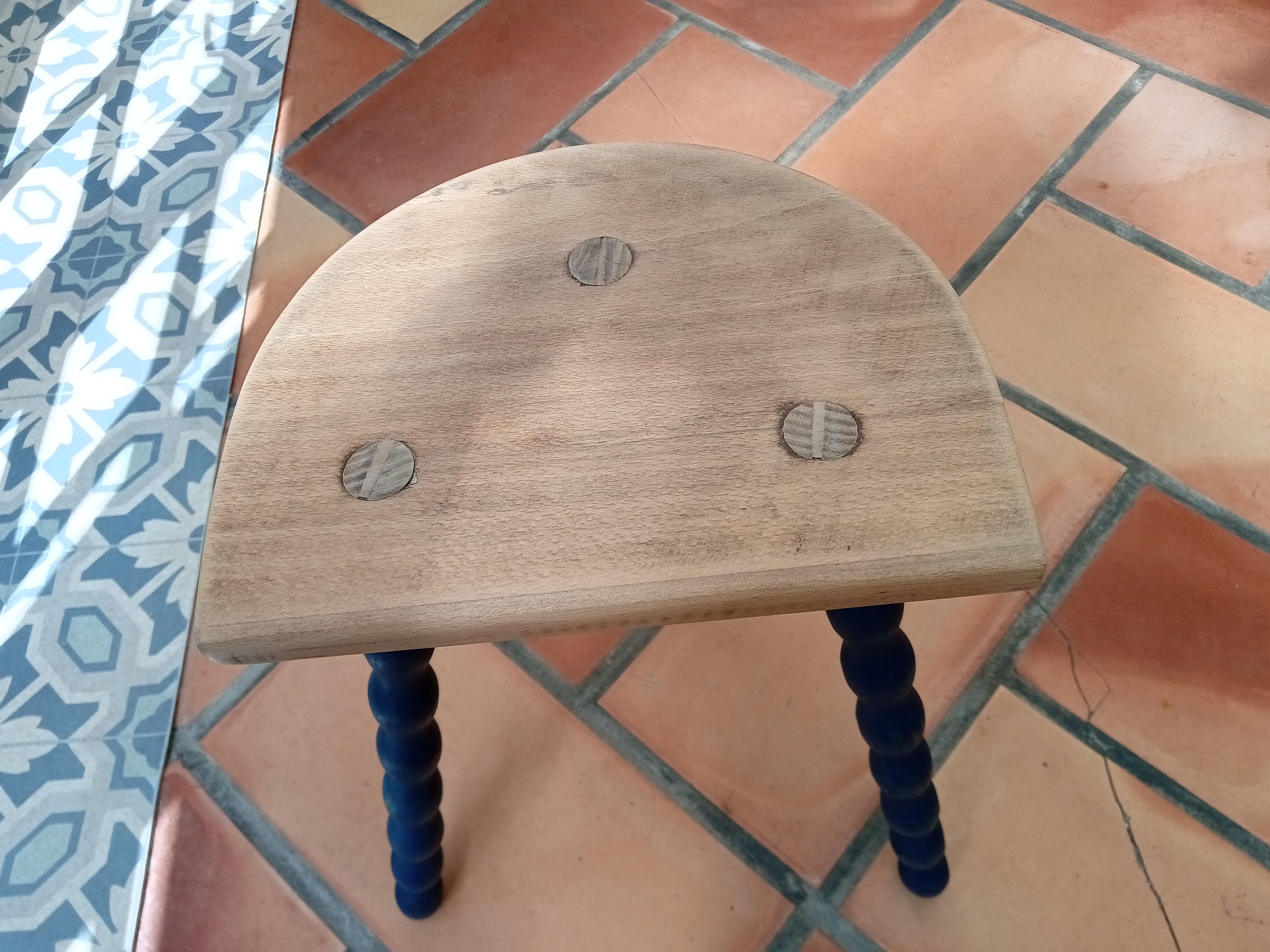 Tripod stool