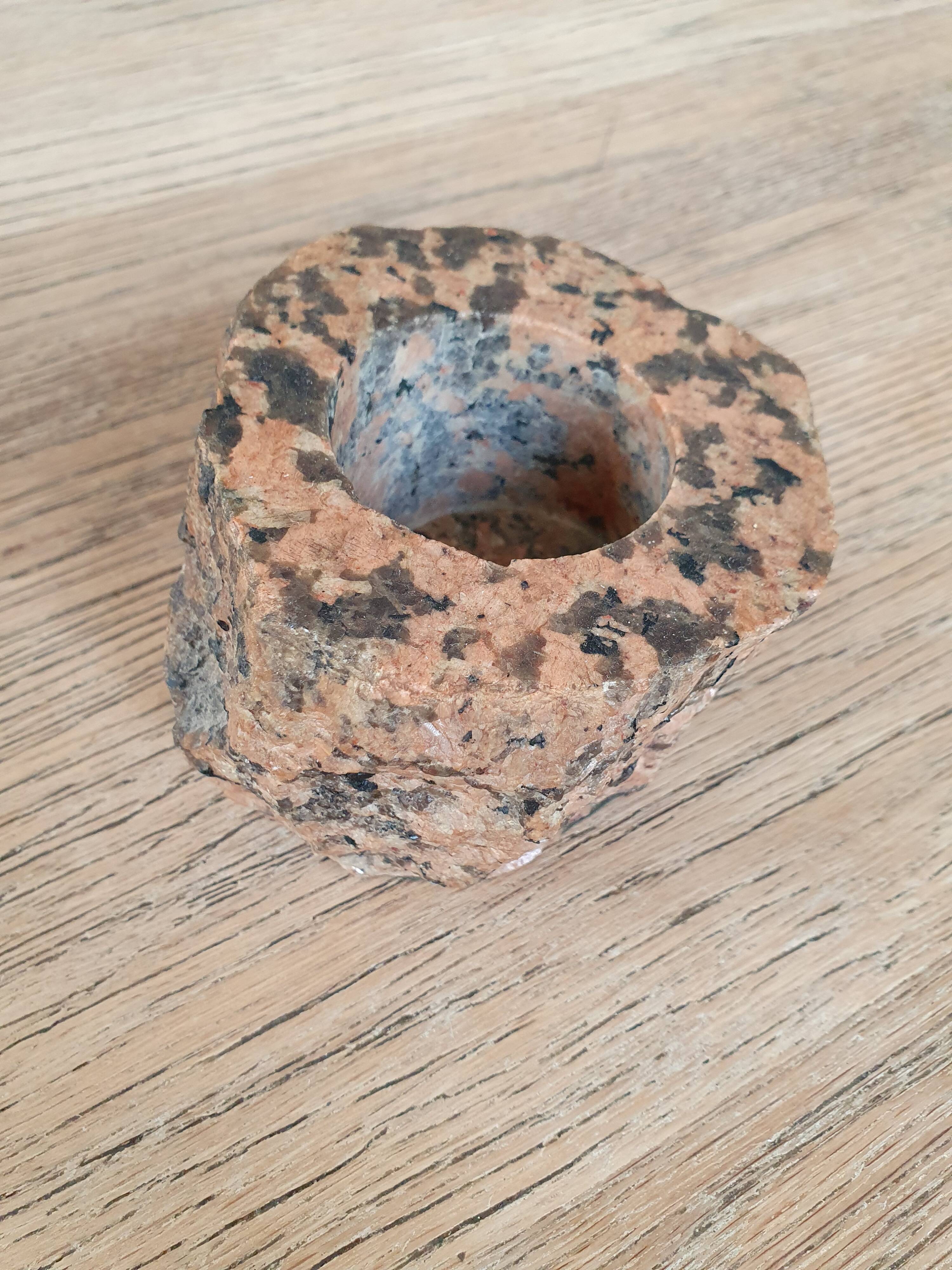 Granite ashtray (General de Gaulle)