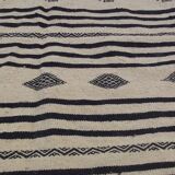 Tapis beige et noir traditionnel tissé à la main