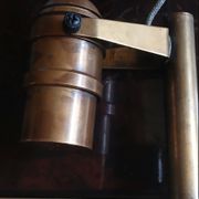 Lampe bateau bronze sur socle bois