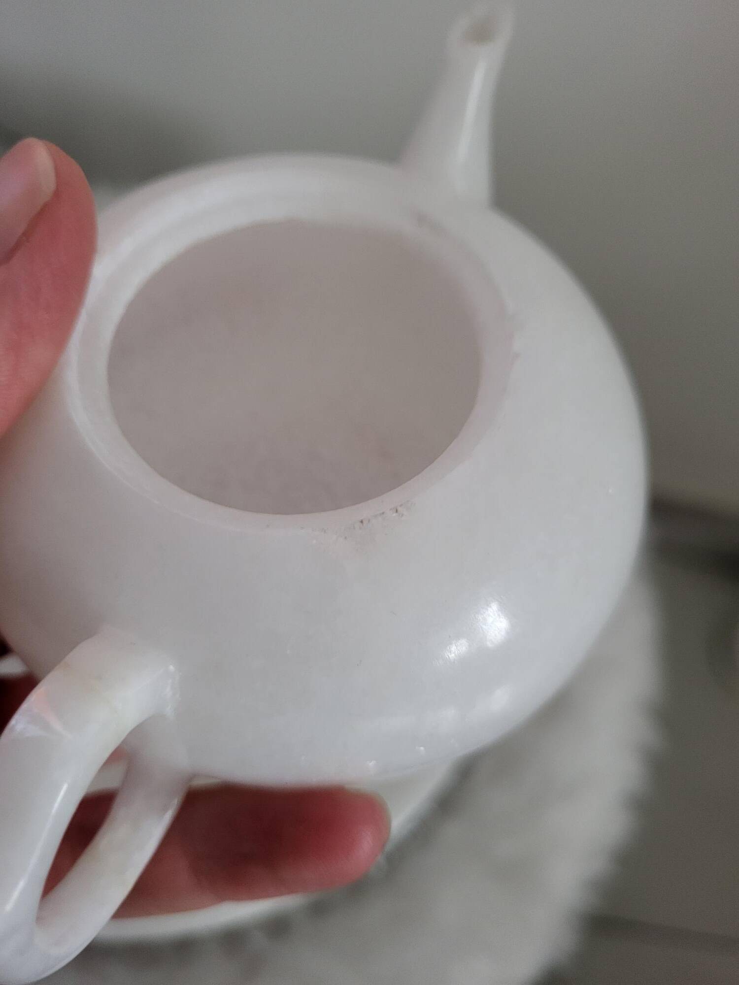 Small white jade service