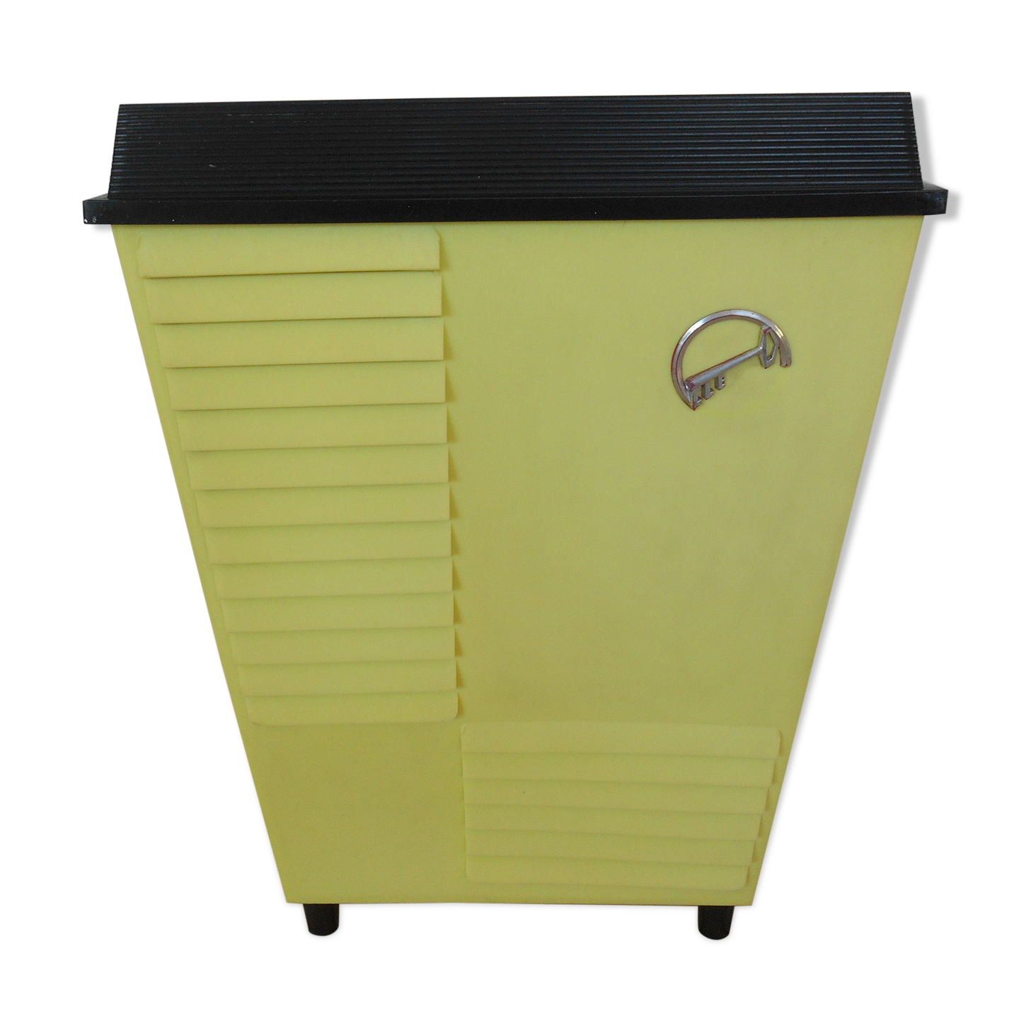 Vintage laundry basket in yellow and black plastic