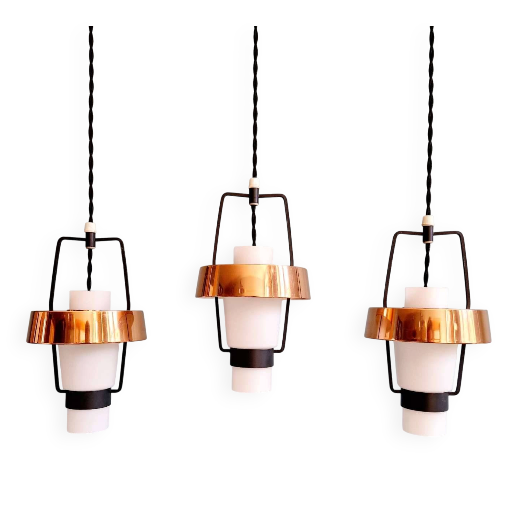 Trio de suspensions scandinaves en opaline et aluminium anodisé, 1960