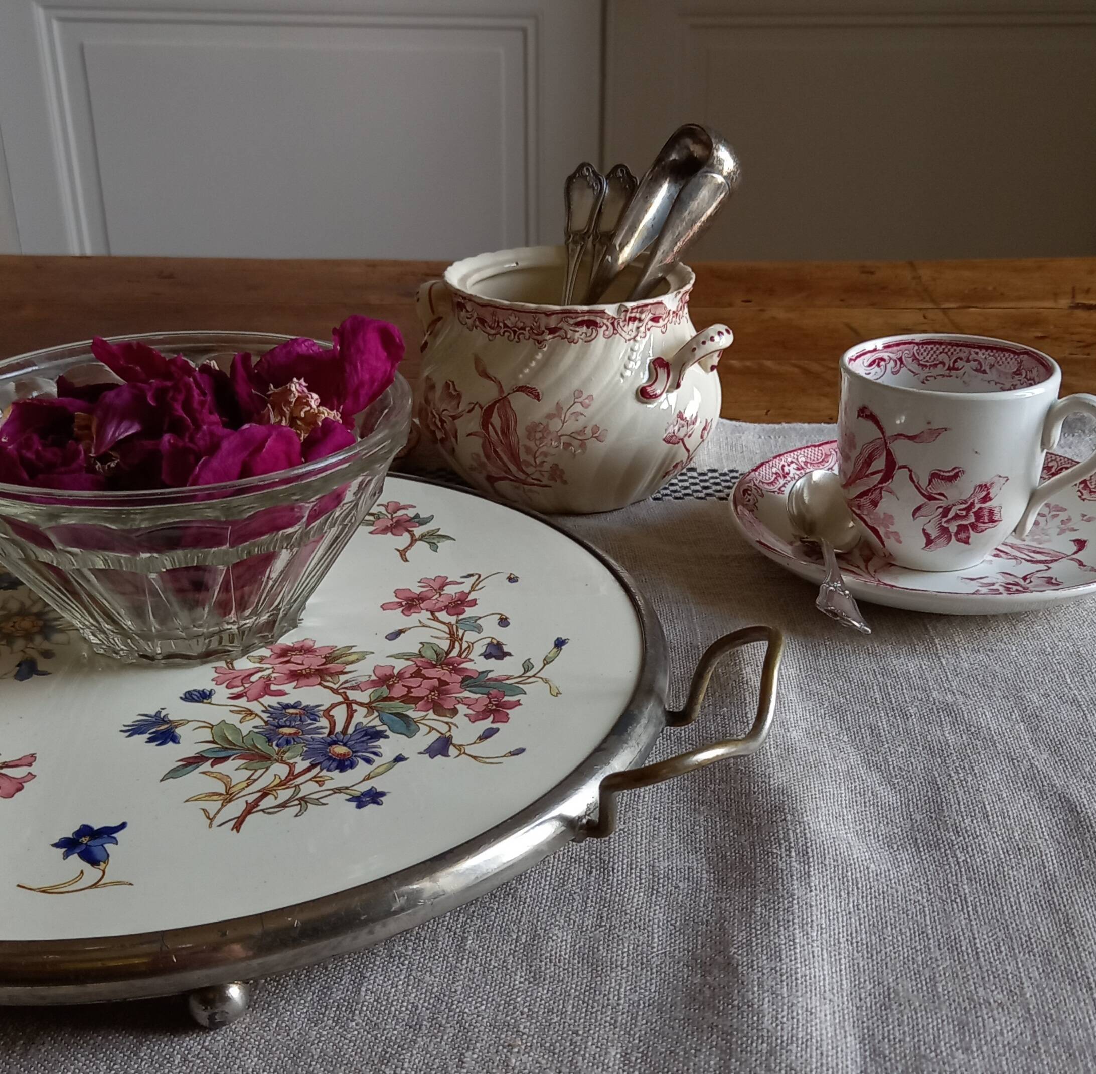 Sarreguemines Digoin “Righi” earthenware tray, metal rim and handles.