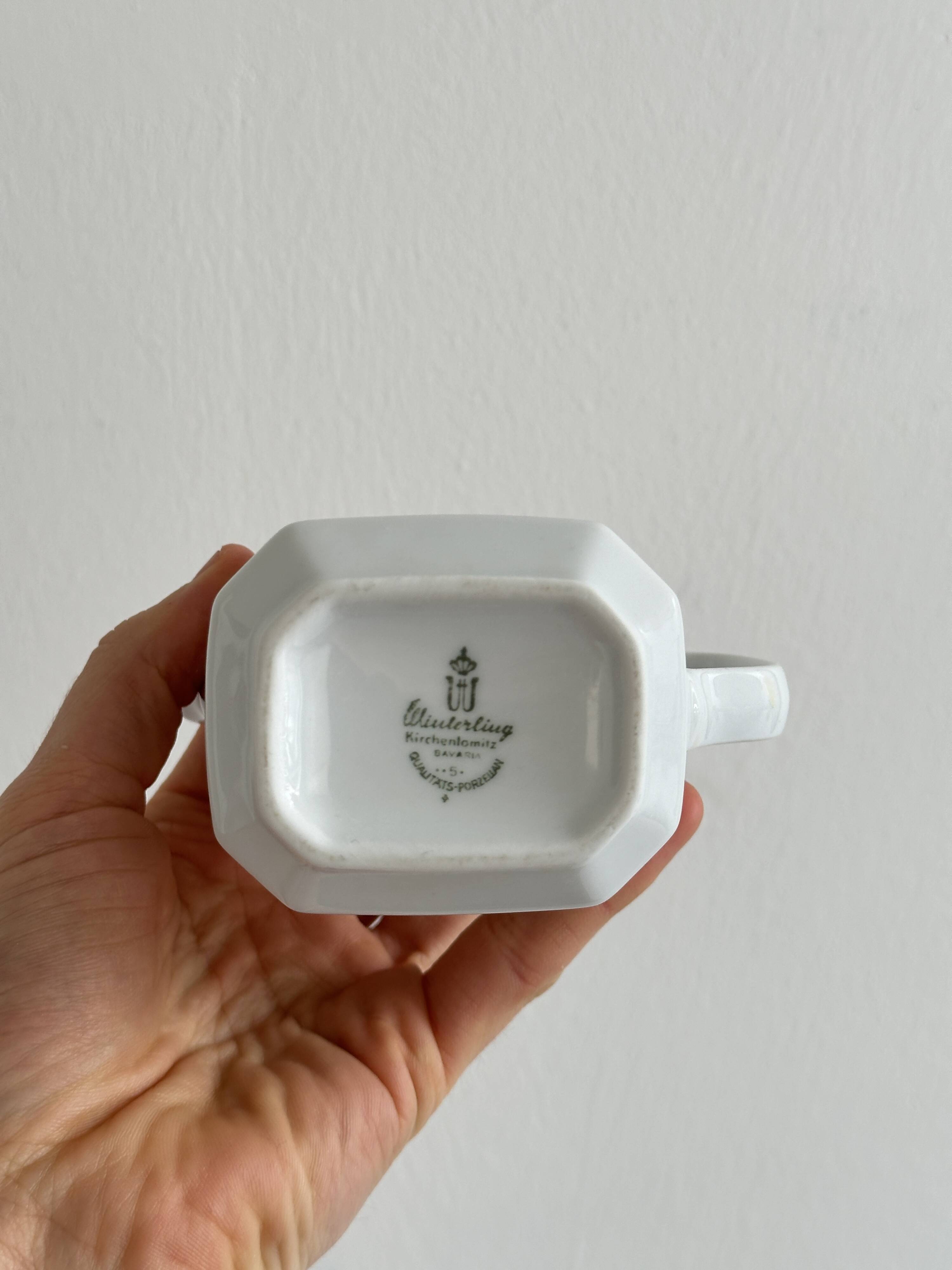 Pot à lait en porcelaine.