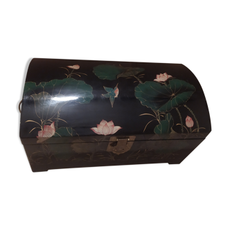 Chest trunk maye asian lacque black and patterns painted be