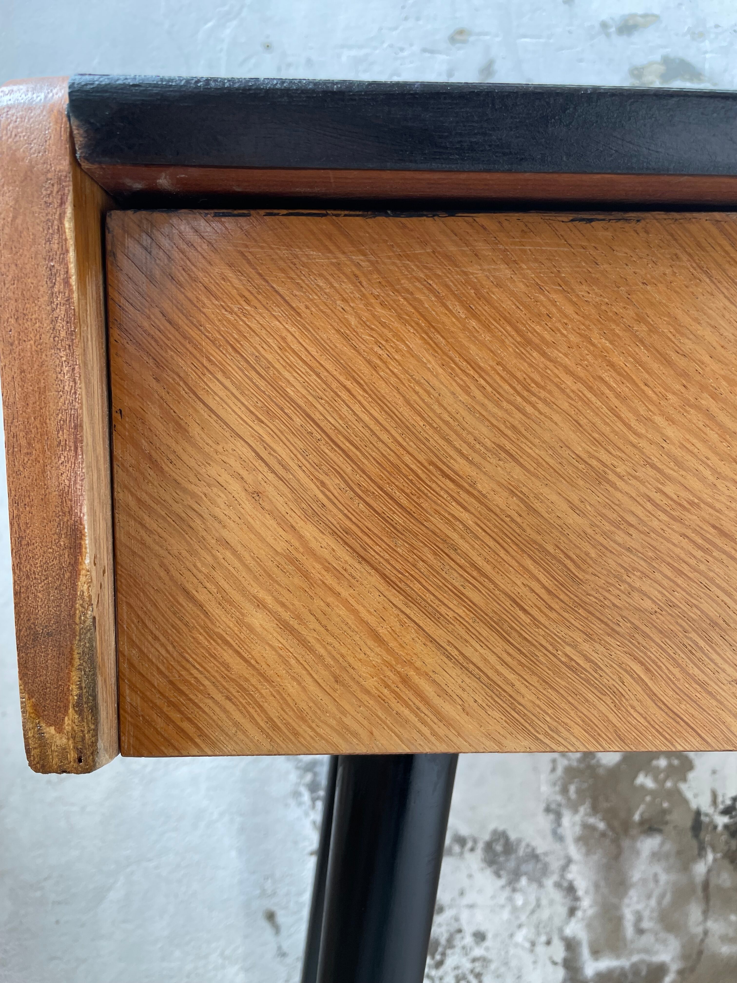 Console desktop feet compass 60s