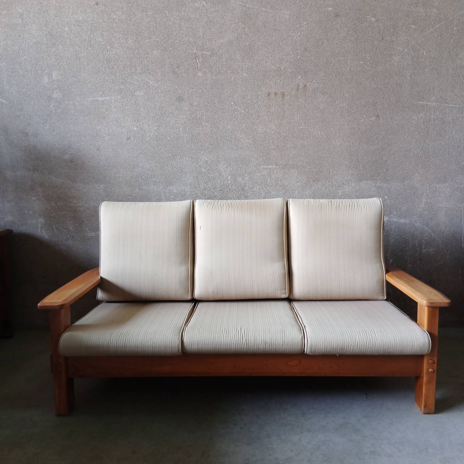 Three-seater canapé from the 1950s in elm.