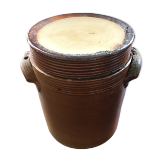 Covered sandstone pot
