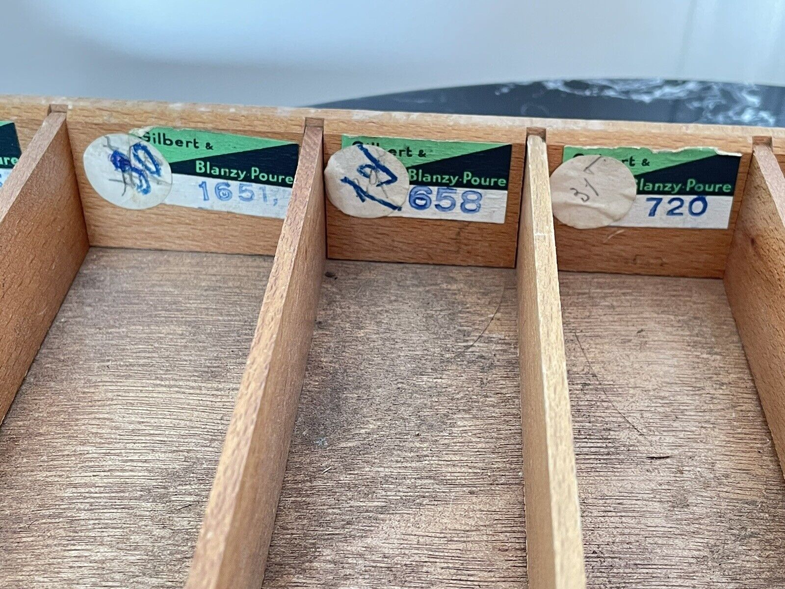 Pen display Gilbert & Blanzy Poure