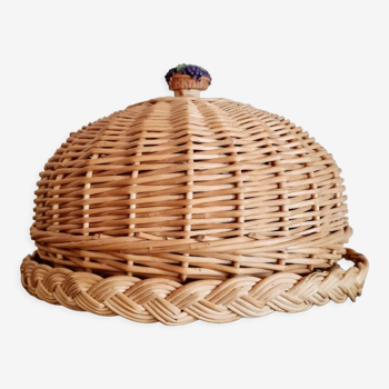 Top with rattan lid