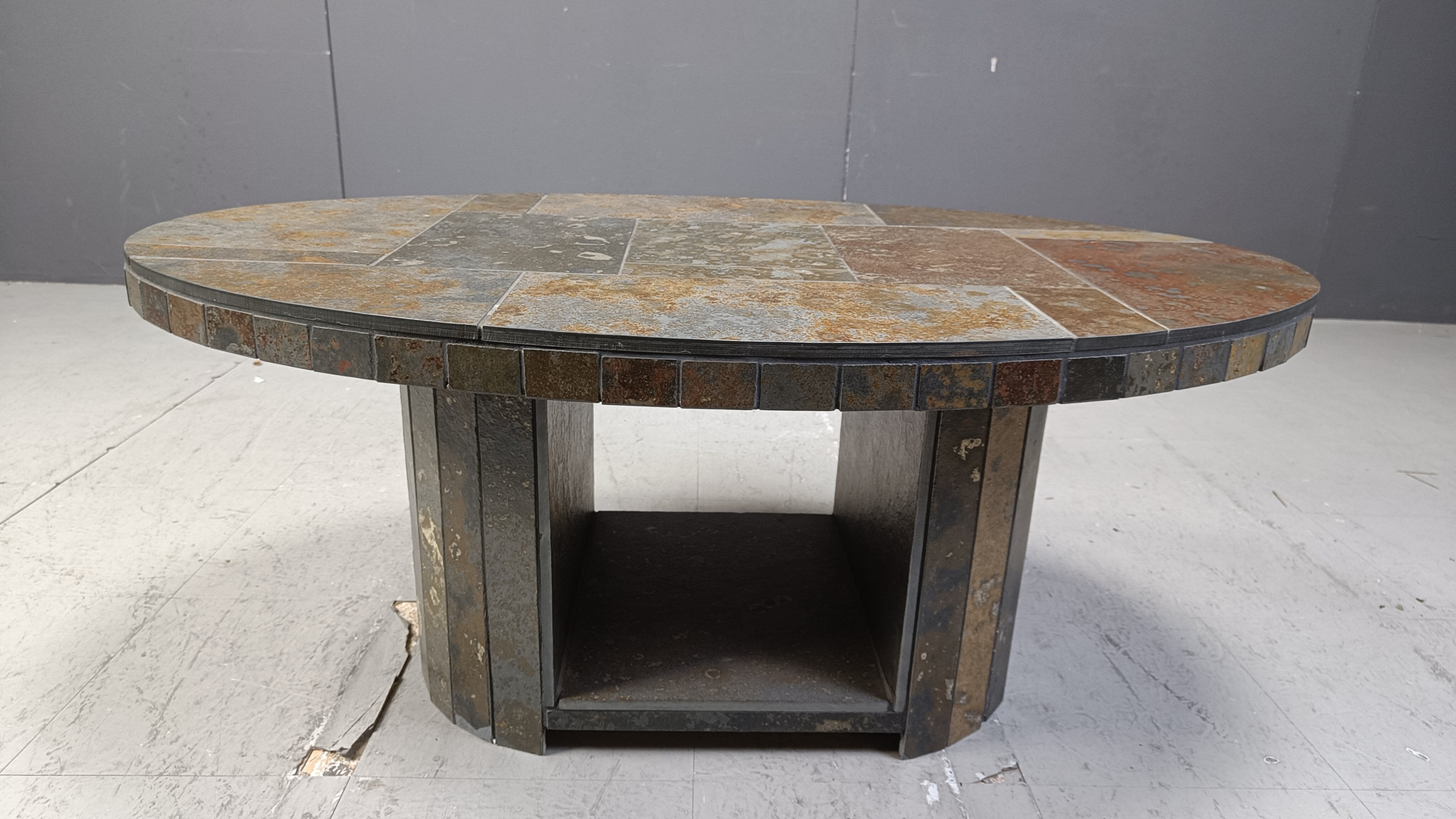 Table basse brutaliste ovale vintage, années 1970