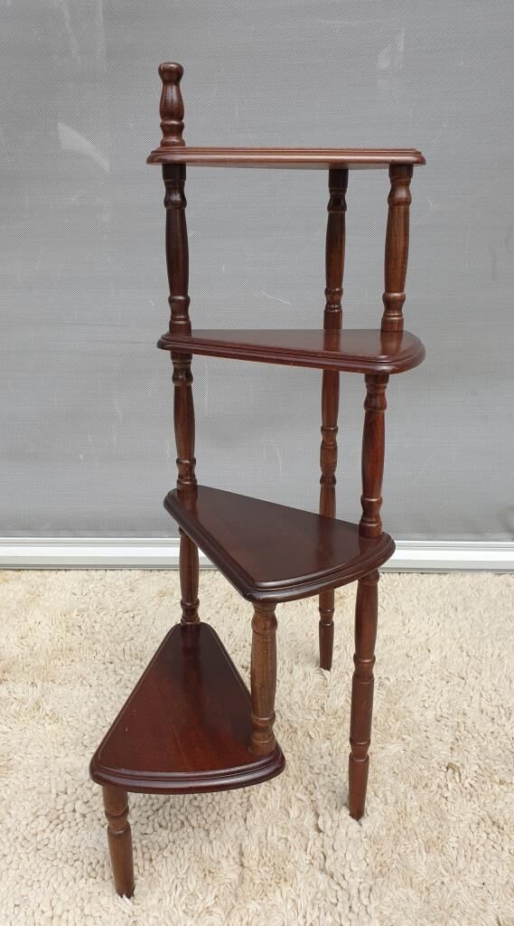 Display 4 spiral shelves