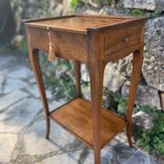 Small Louis XV period writing table in Walnut. 18th Century Period