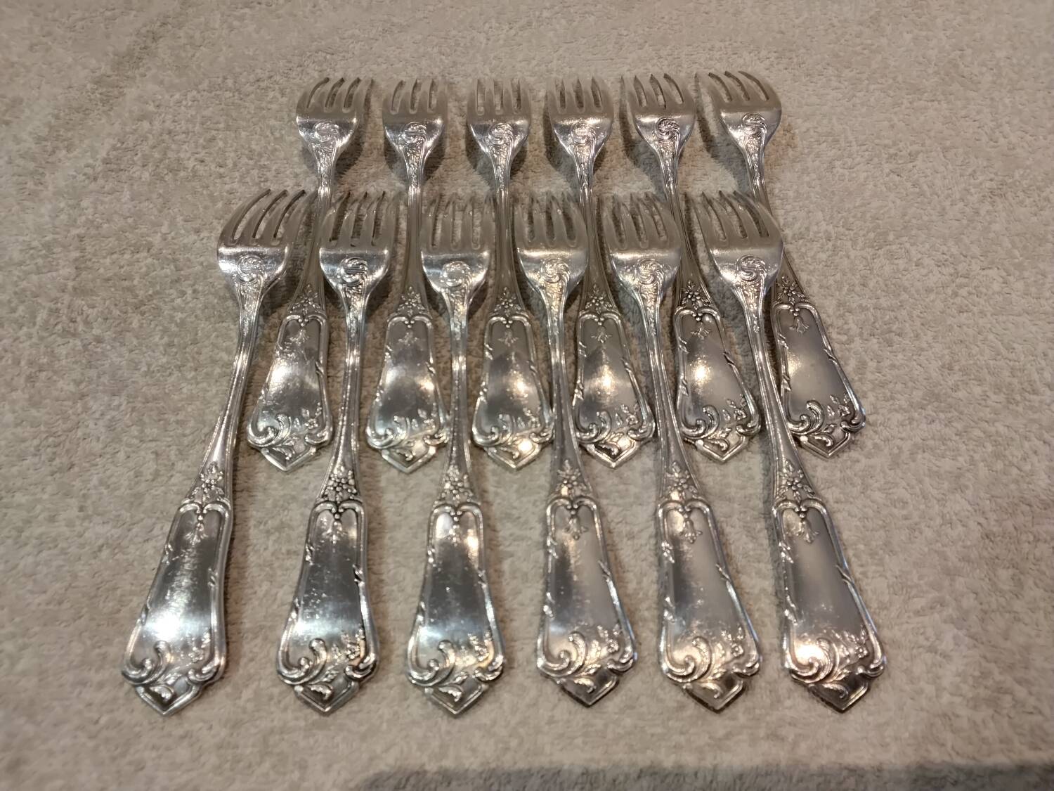 12 silver-plated metal table forks by Boulenger in the Louis XV style, demi-rich.