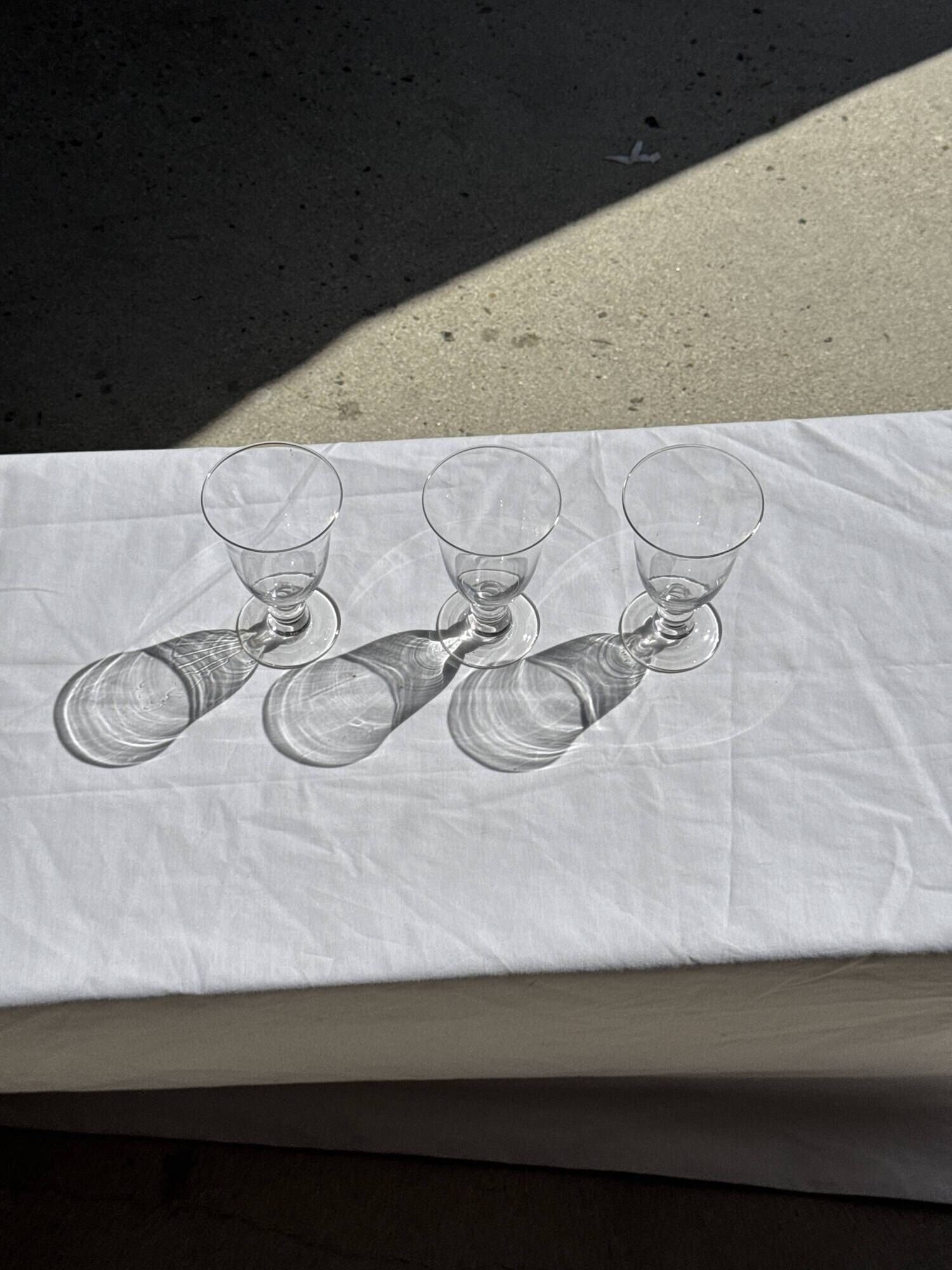 Set of 3 vintage stemmed glasses in clear glass H14 D10