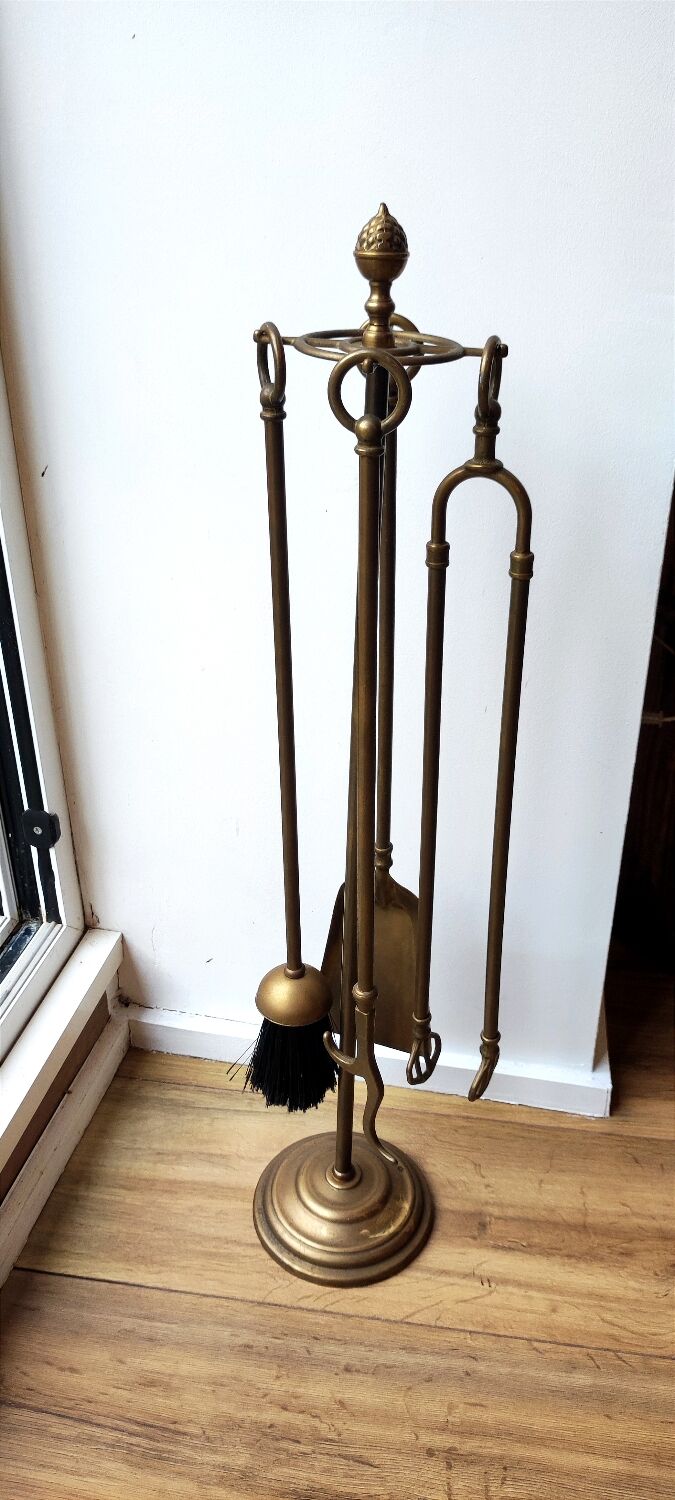 Solid brass fireplace servant 4 accessories.