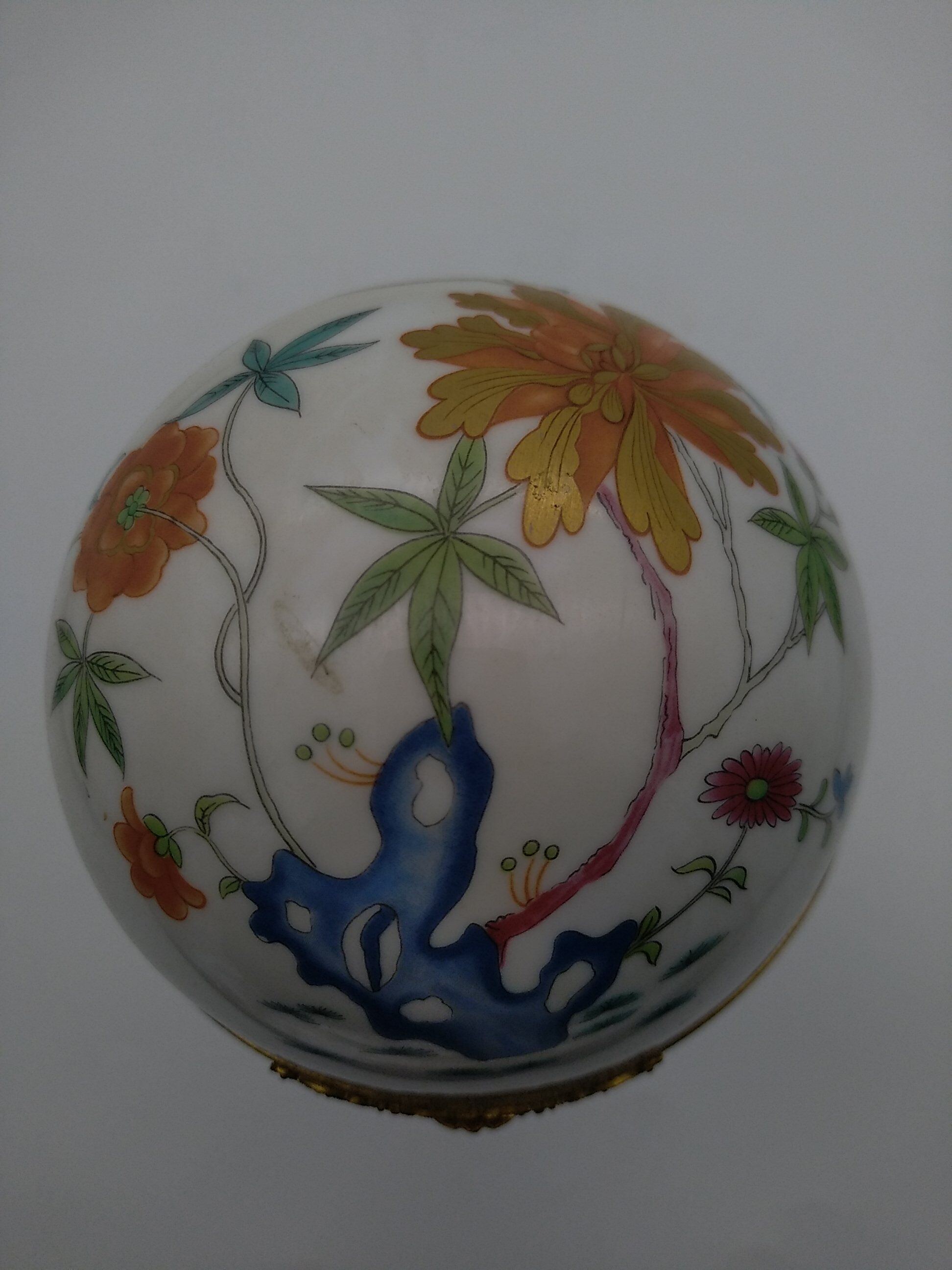 Box on foot, Limoges porcelain, Raynaud