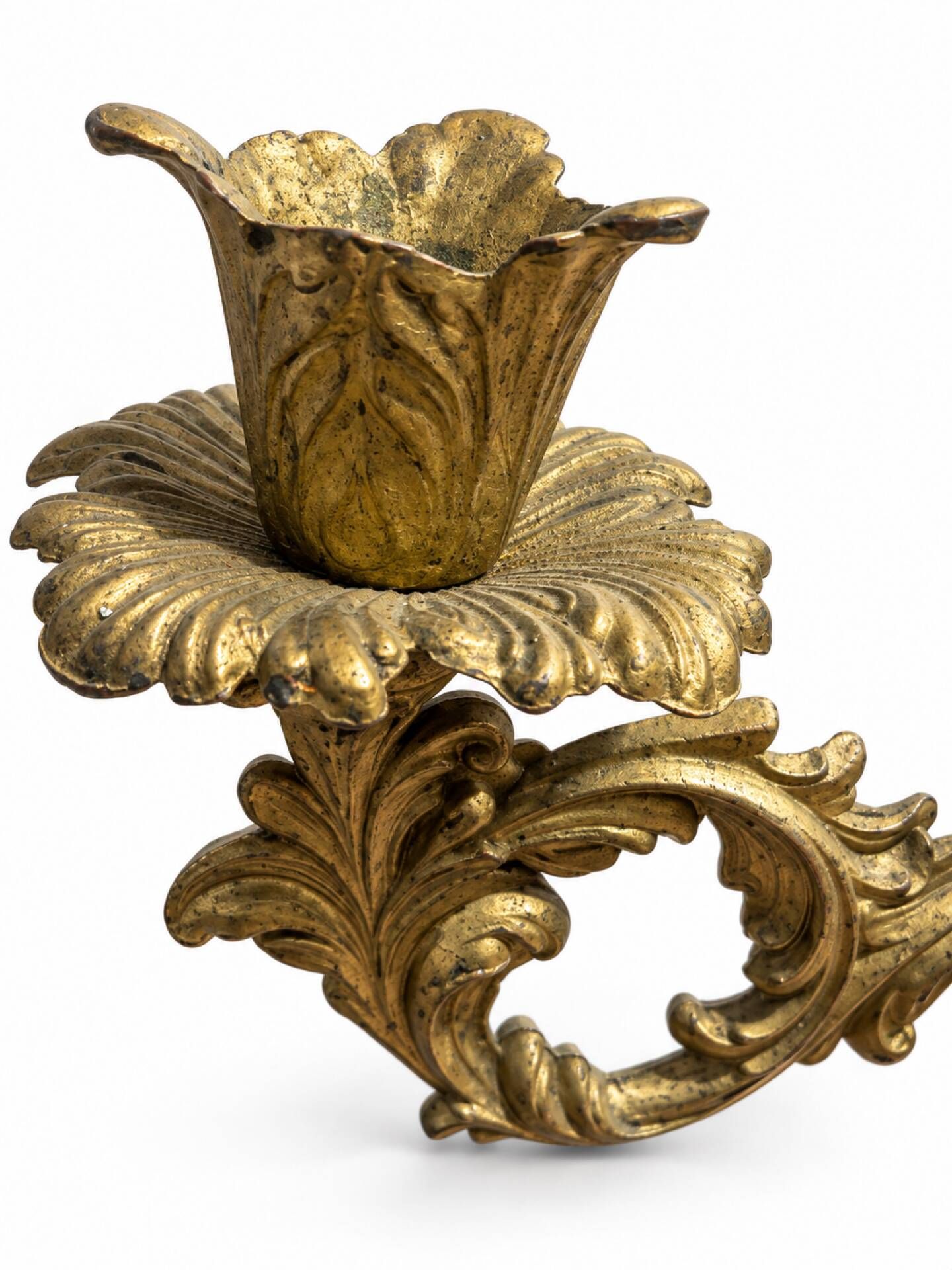 Italian candelabrum with five lights in gilded metal, rococo decoration and fe