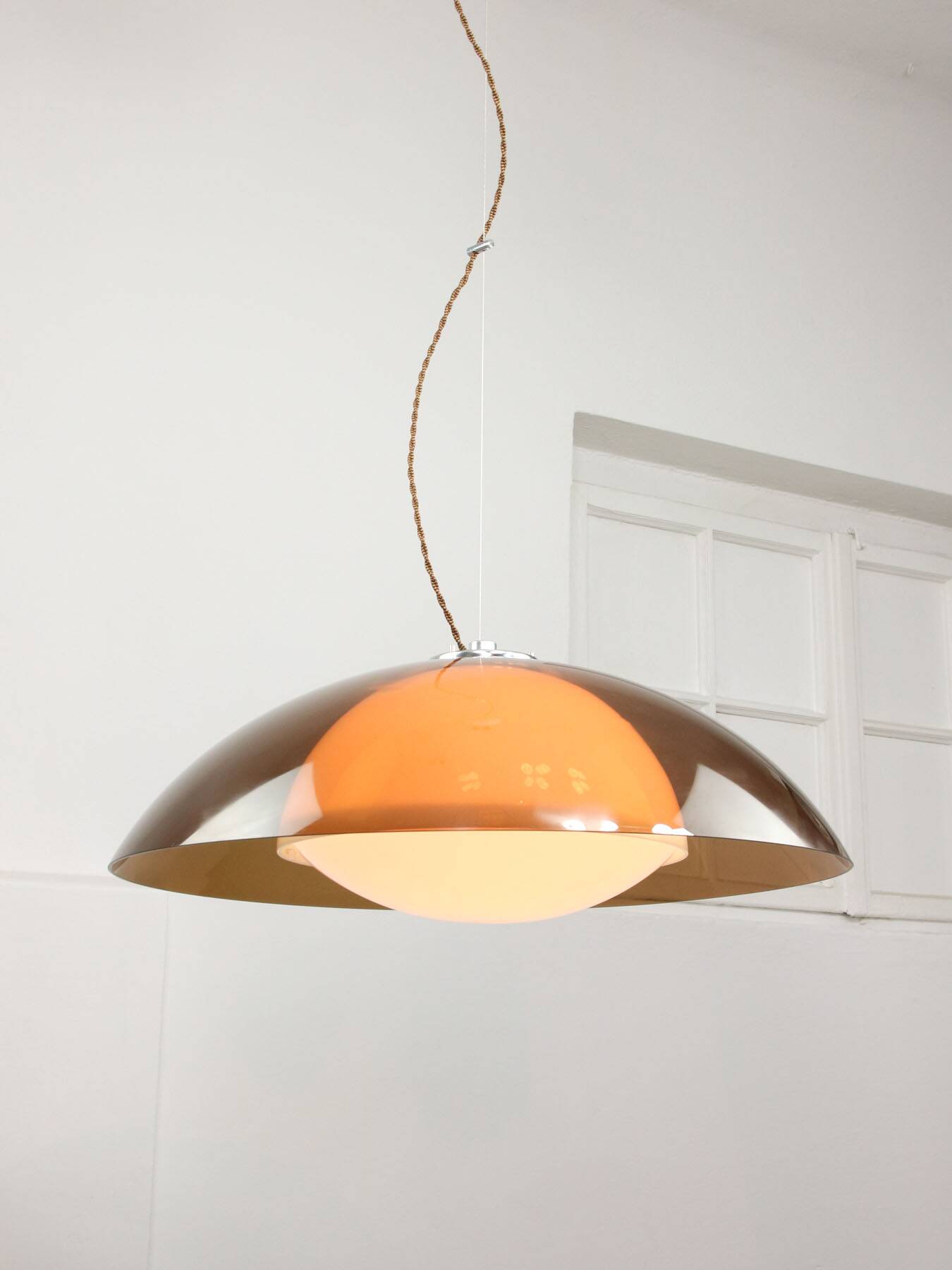 Lampe Space Age en forme d'ovni marron rare de Guzzini, années 1970