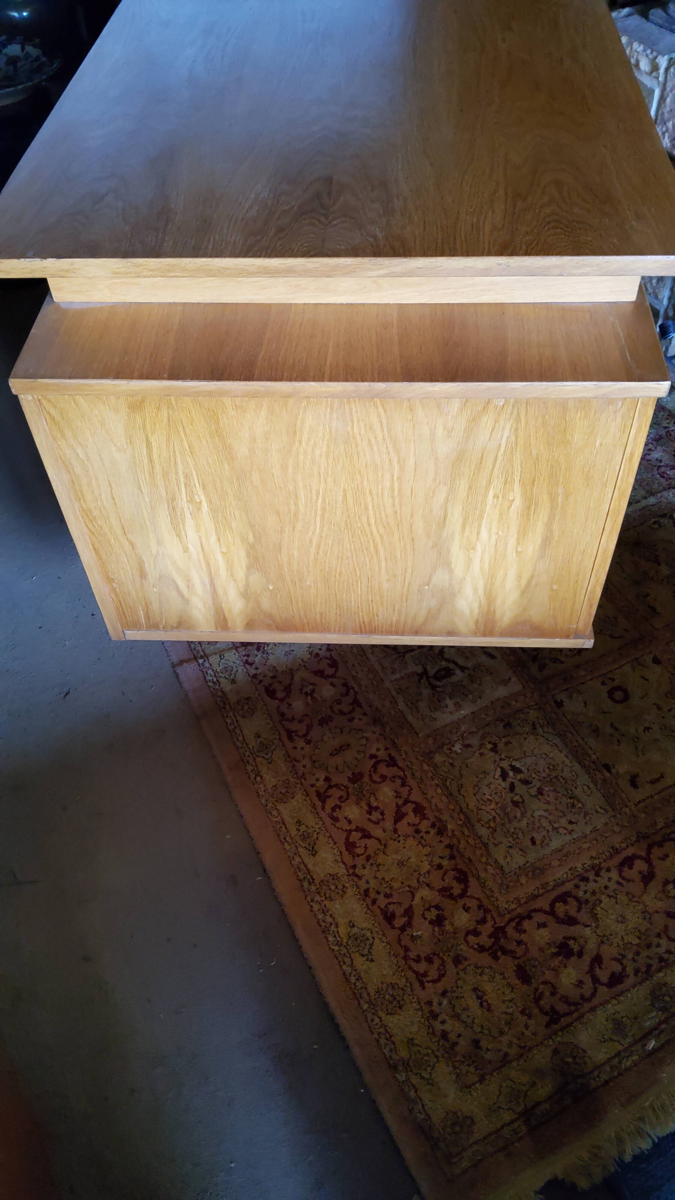 Office of the 60s /70s with blond oak caissons