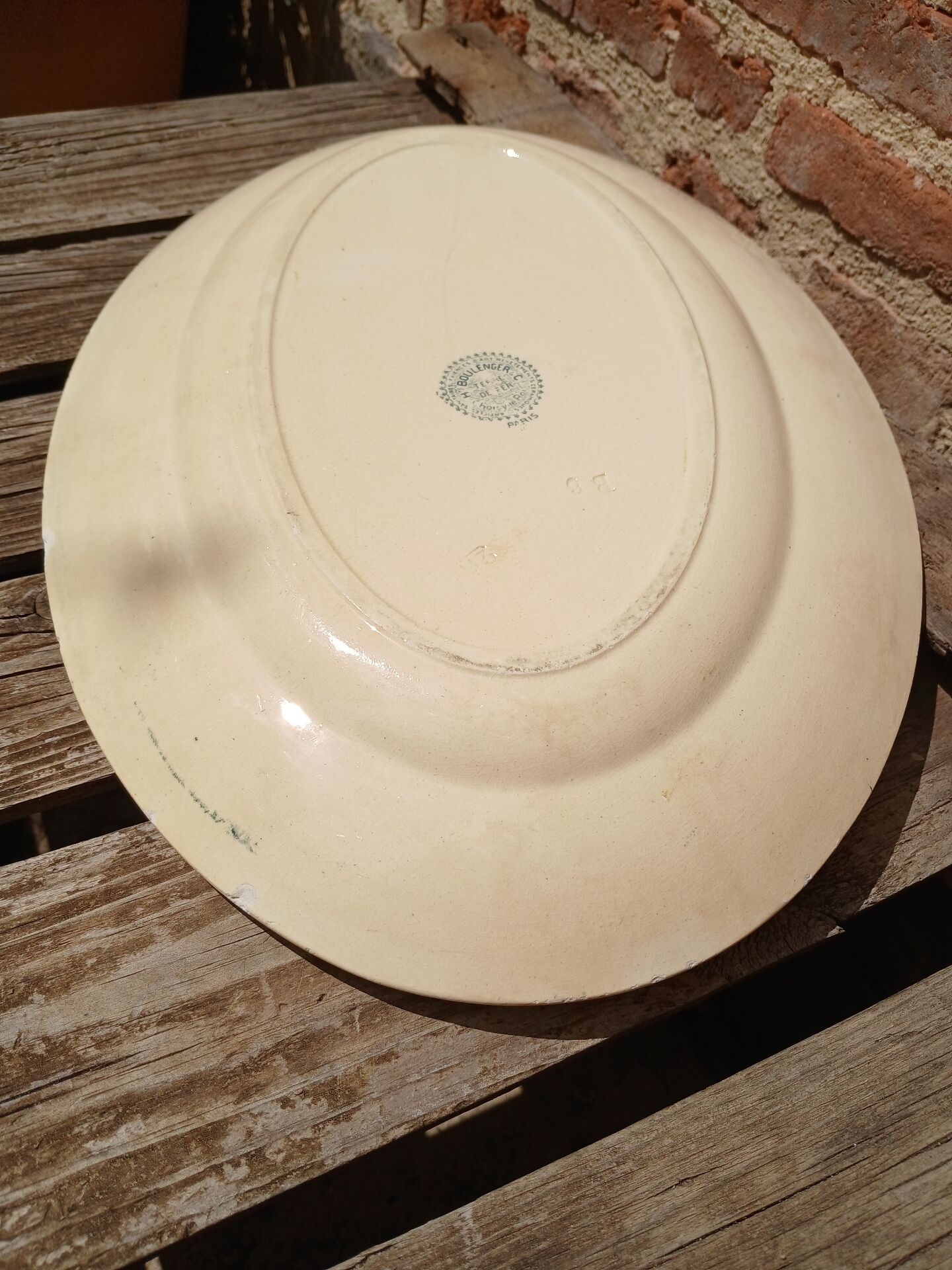 Plat ancien en terre de fer Choisy le Roi 