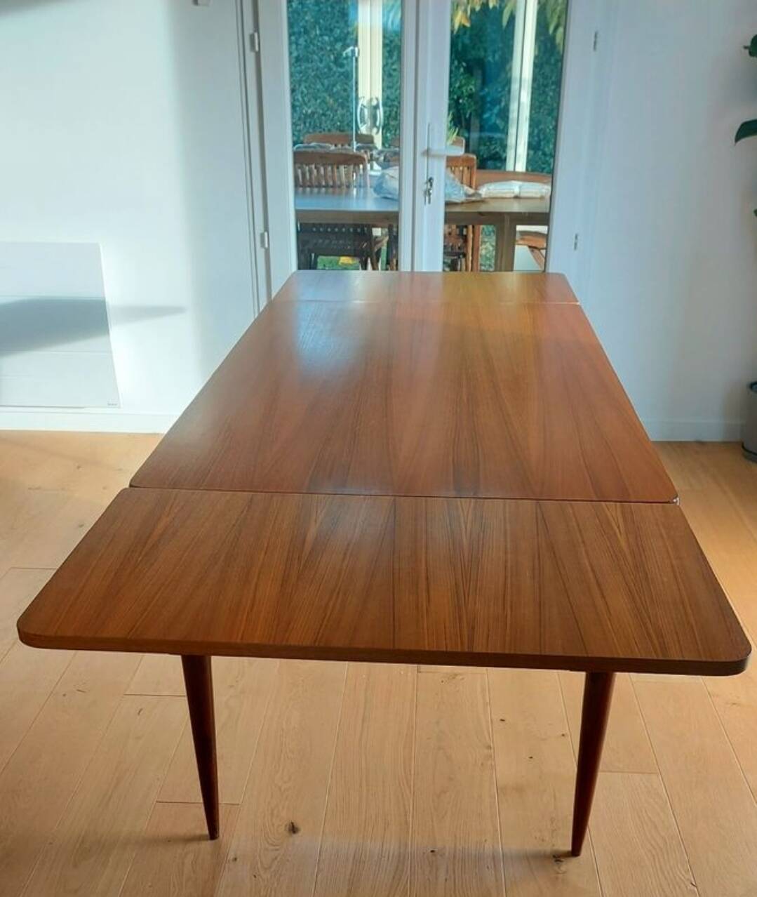 Large extendable designer dining table (seats 6 to 10), vintage, from the end of the 60s