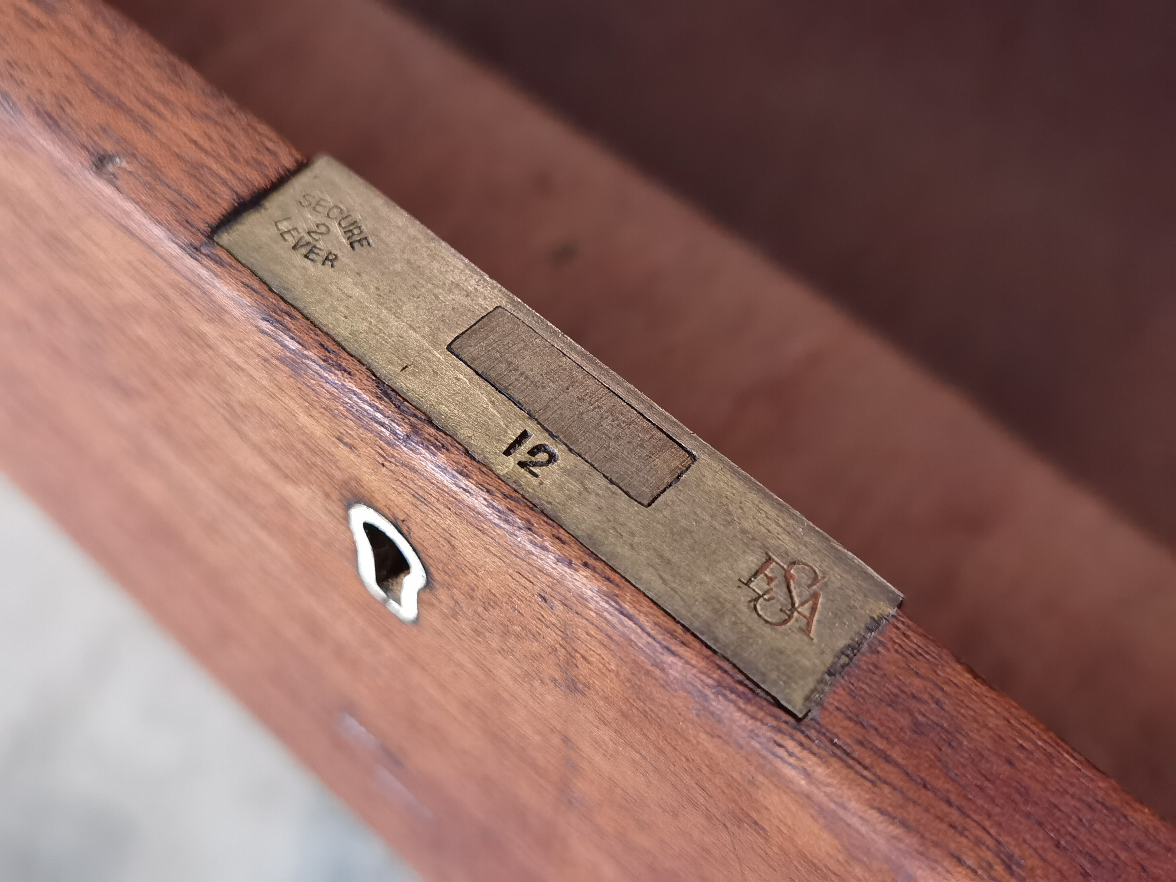 James Léonard's 6212 desk and chair for ESA Esavian