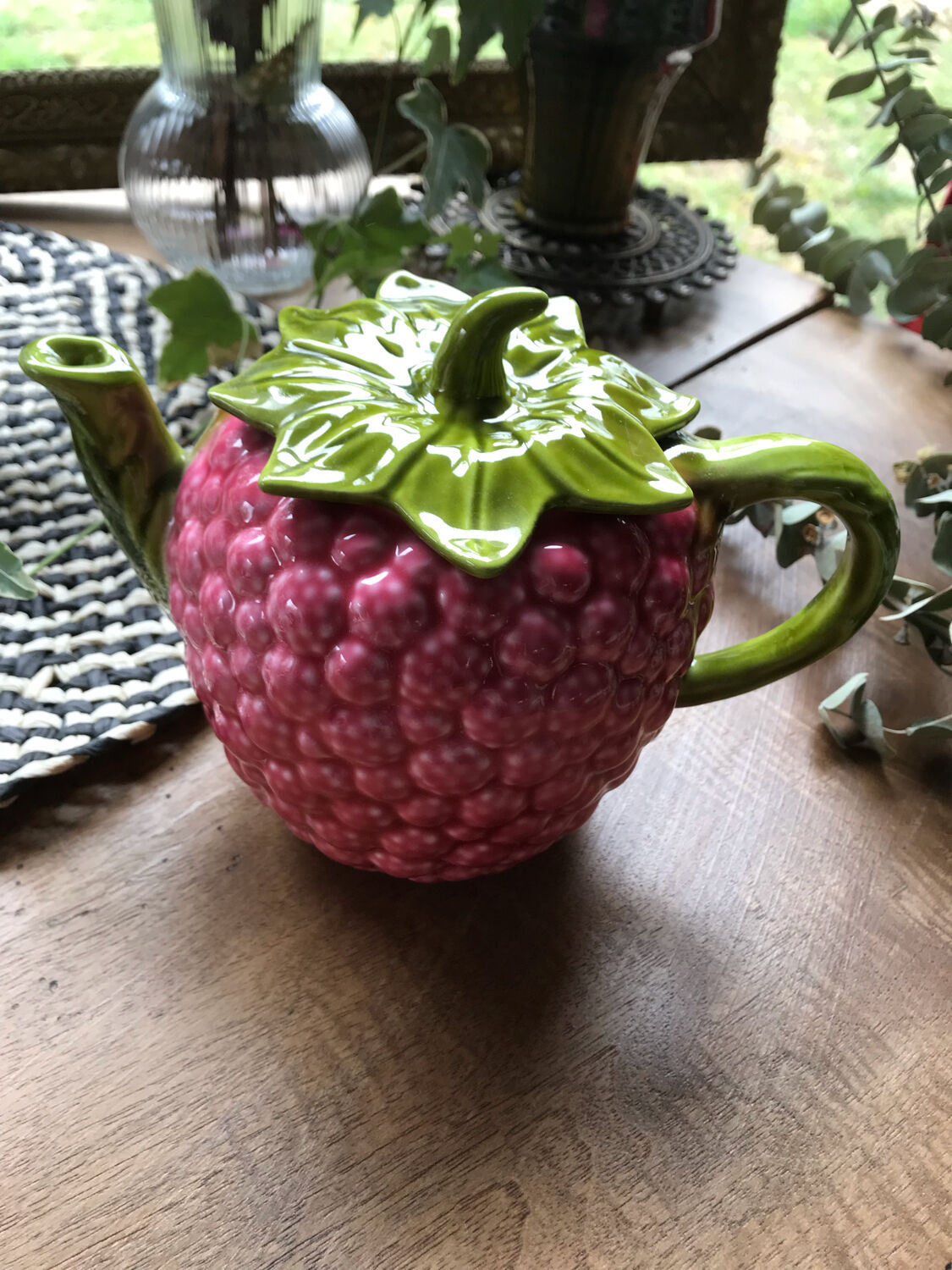 Raspberry slip teapot