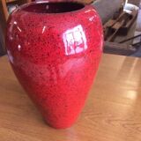 Vase en porcelaine rouge