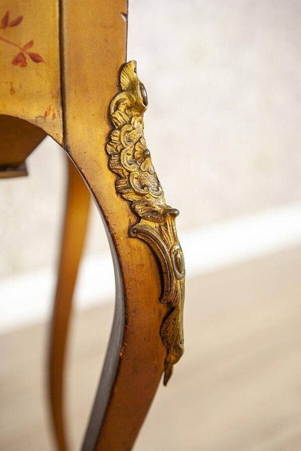 Table de couture en acajou avec détails en laiton, années 1890.