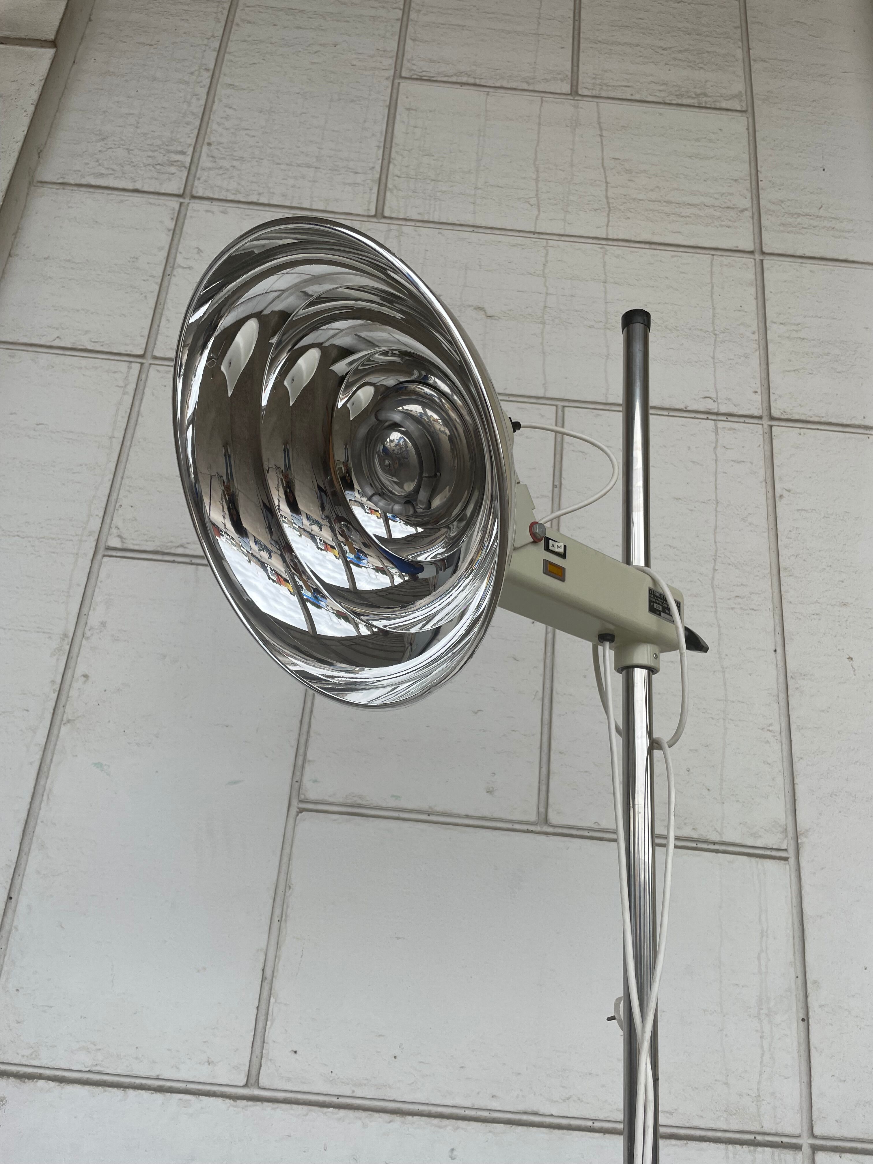 Industrial infrared floor lamp