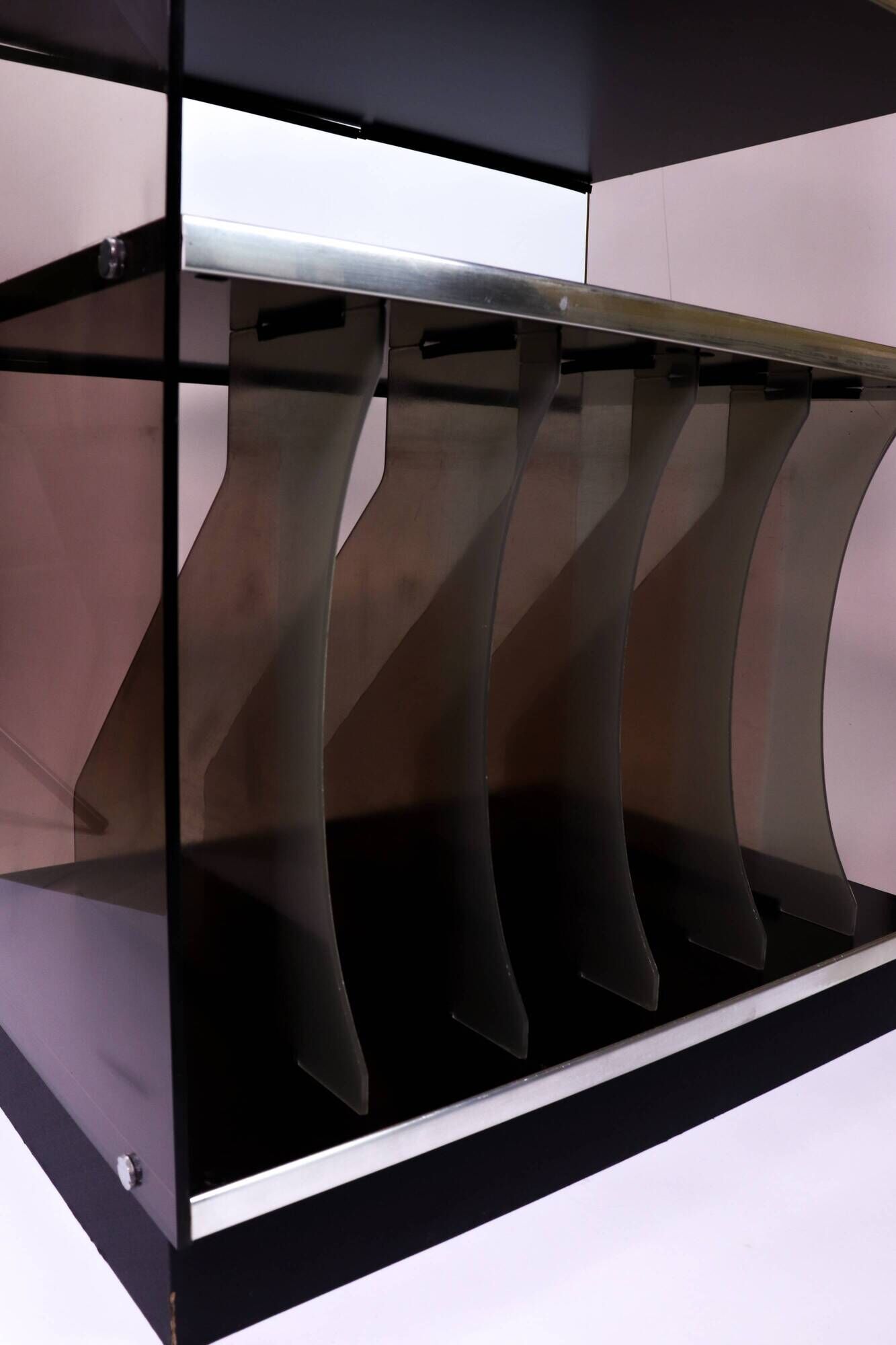 Meuble Hifi, range vinyles en plexiglas fumé par Eric Maville, années 70