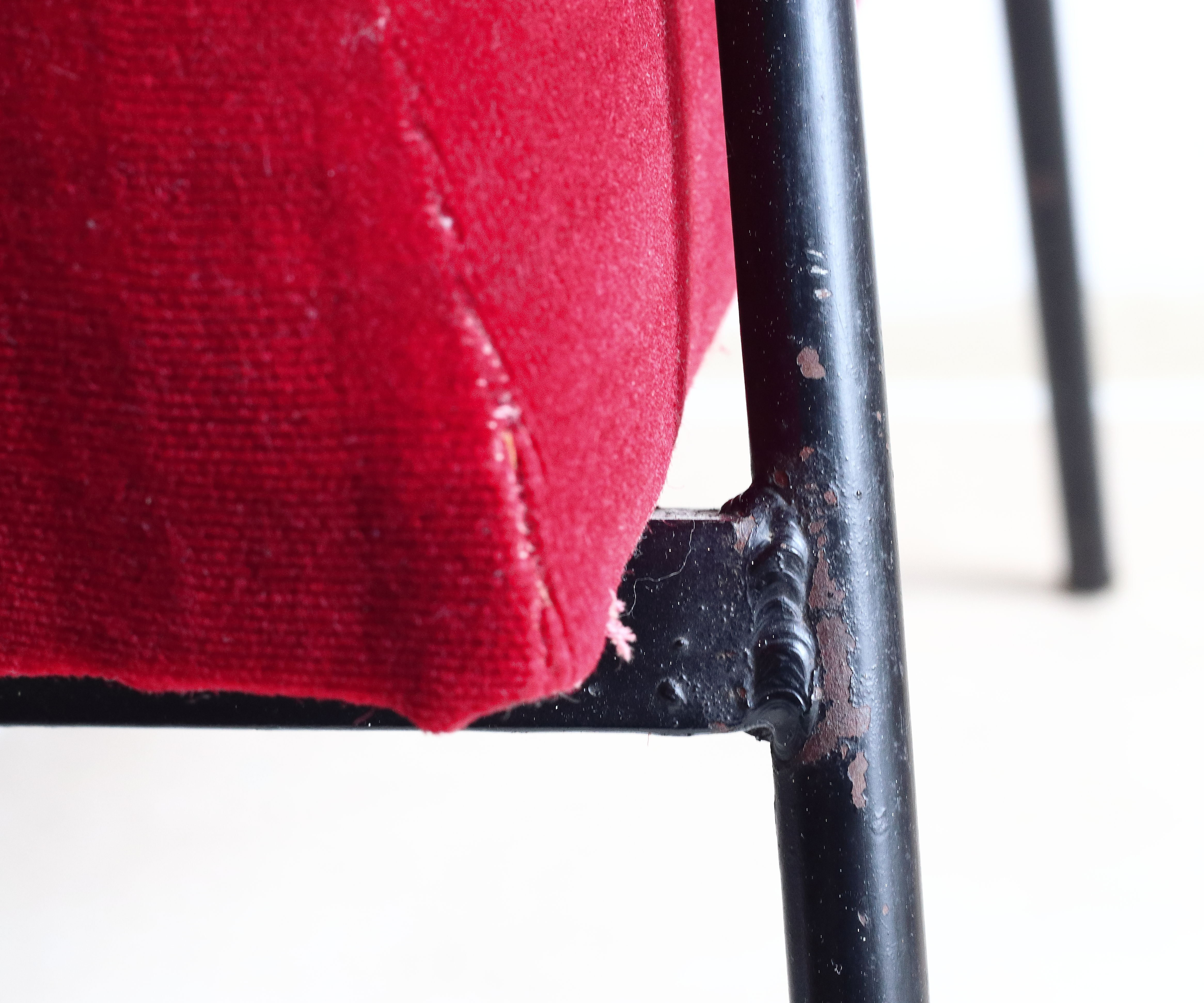 60s design sofa in metal and red velvet