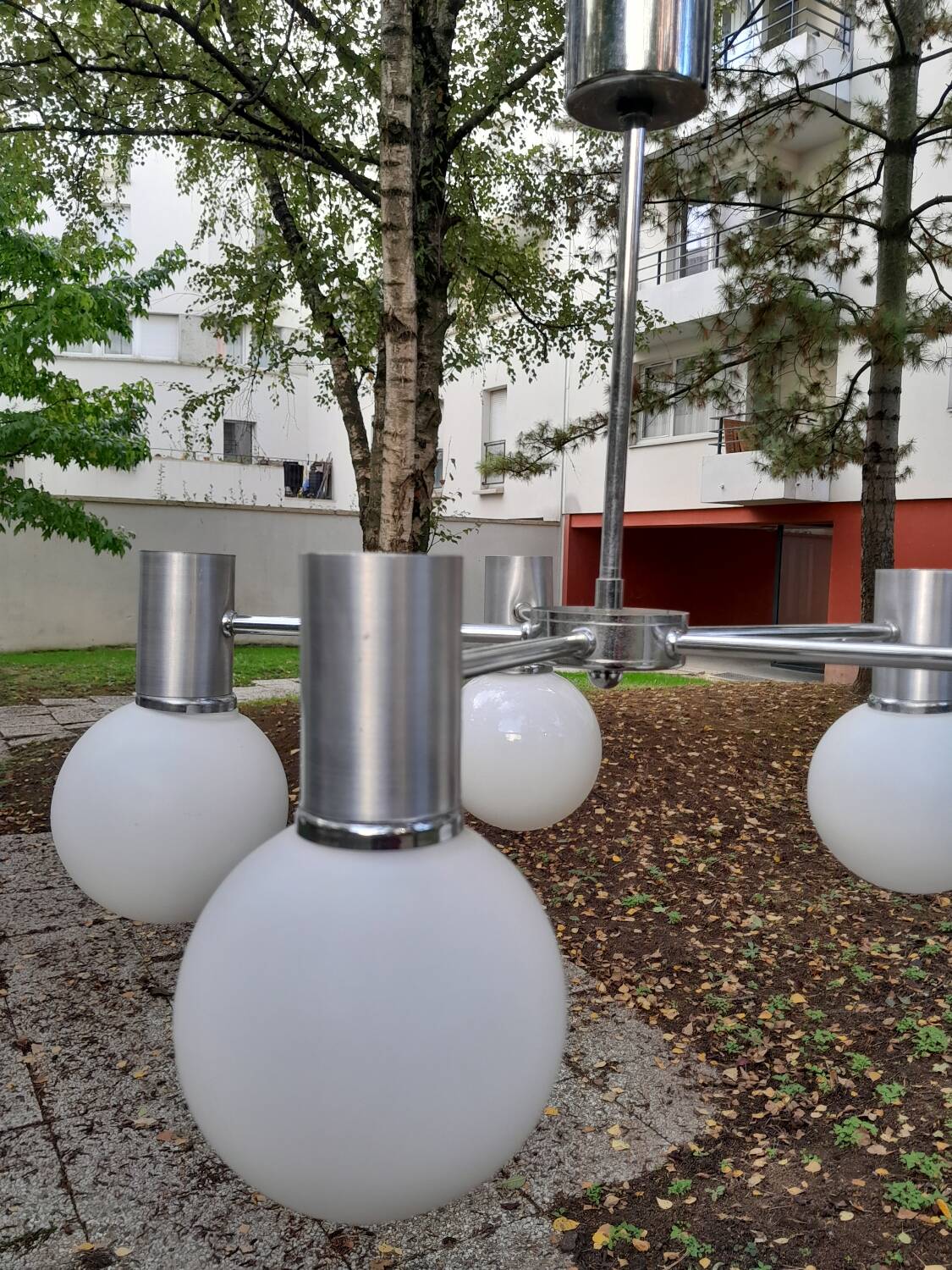 Lustre chrome